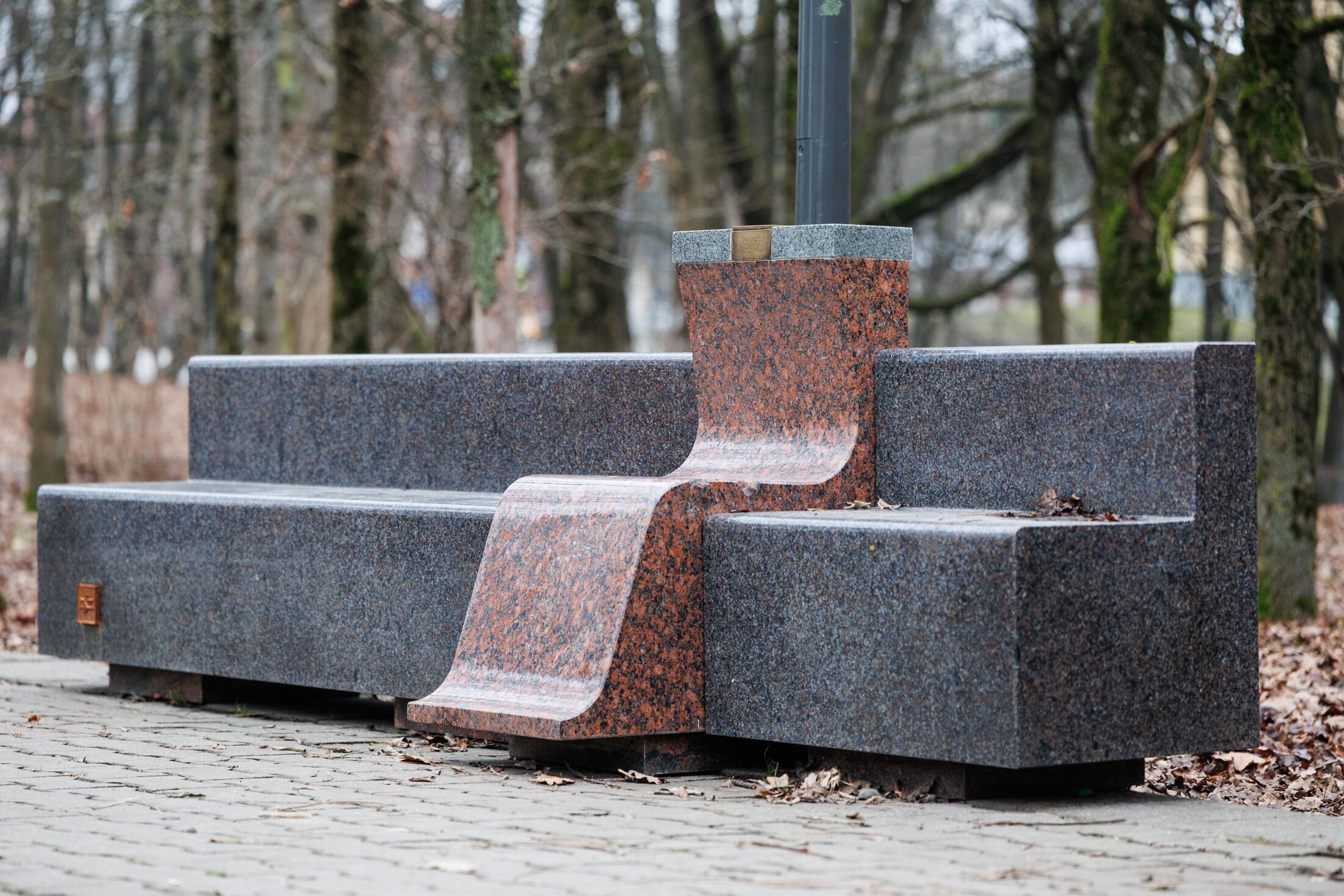 Stasys Žirgulis. Besiilsinti kėdė