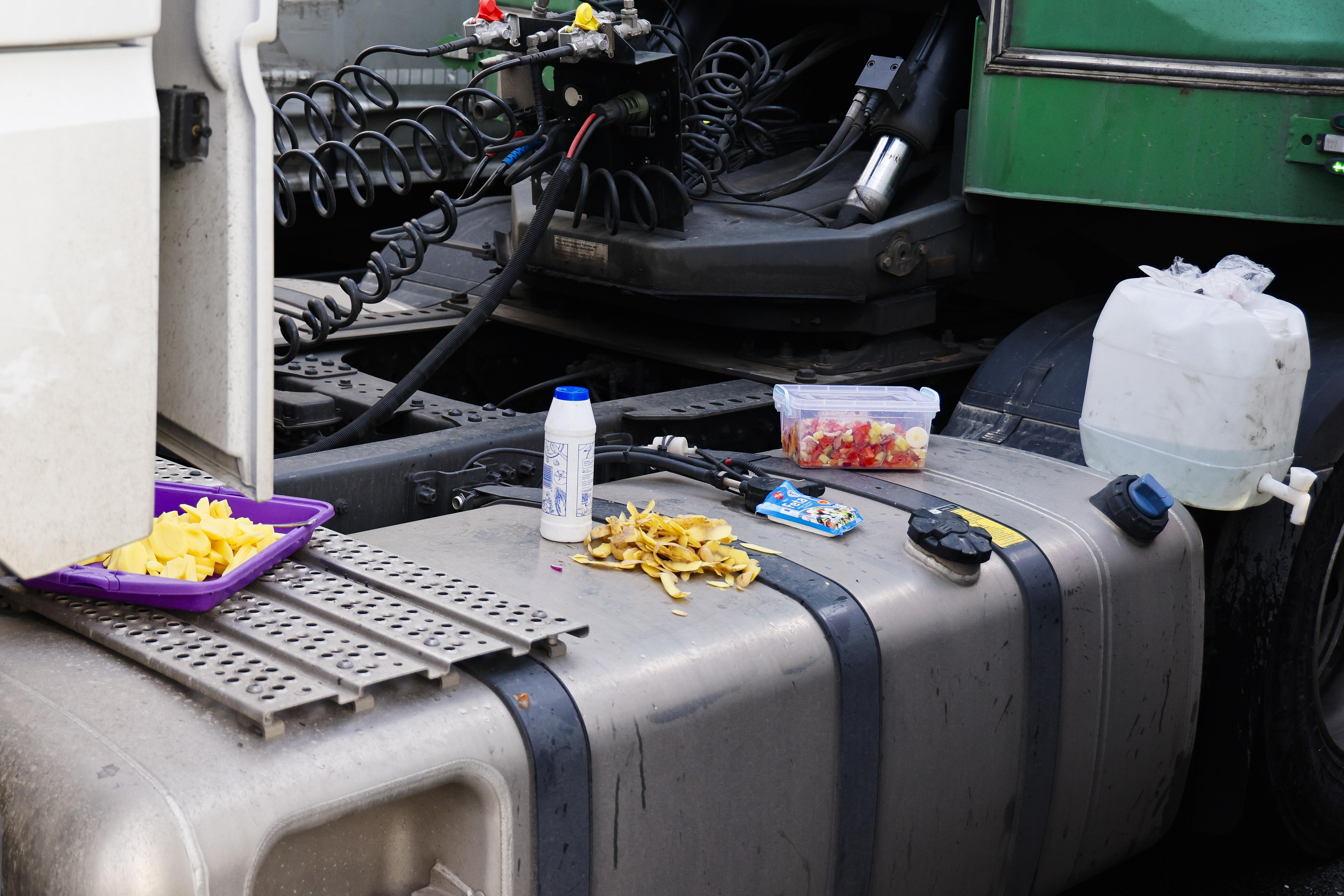 Mityba: daug kur sąlygų gamintis vakarienę nėra, todėl vairuotojams tenka kimšti greitąjį maistą.