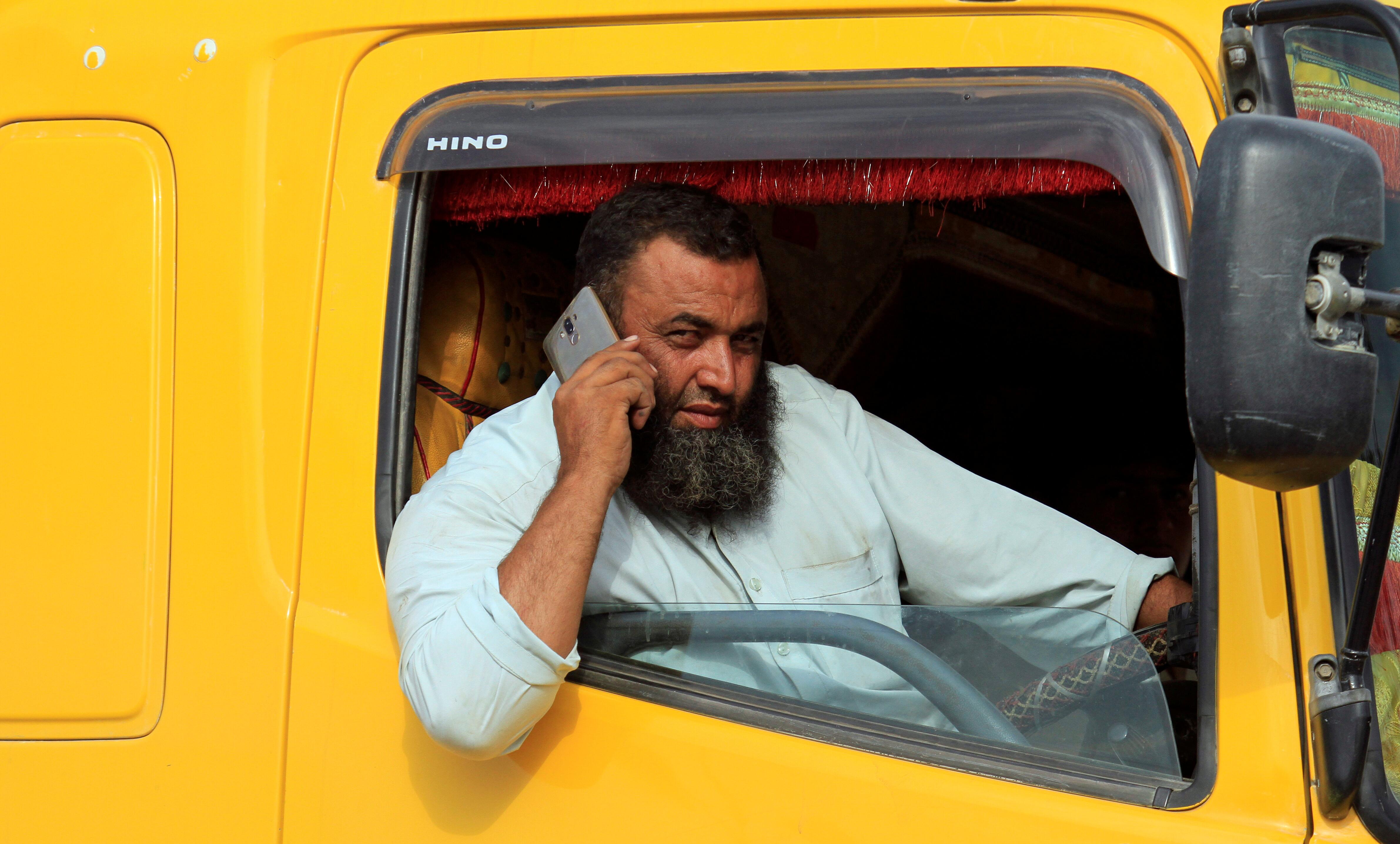 Kryptis: Europoje trūkstamų beveik 0,5 mln. vairuotojų skylė kaišoma emigrantais iš Azijos.