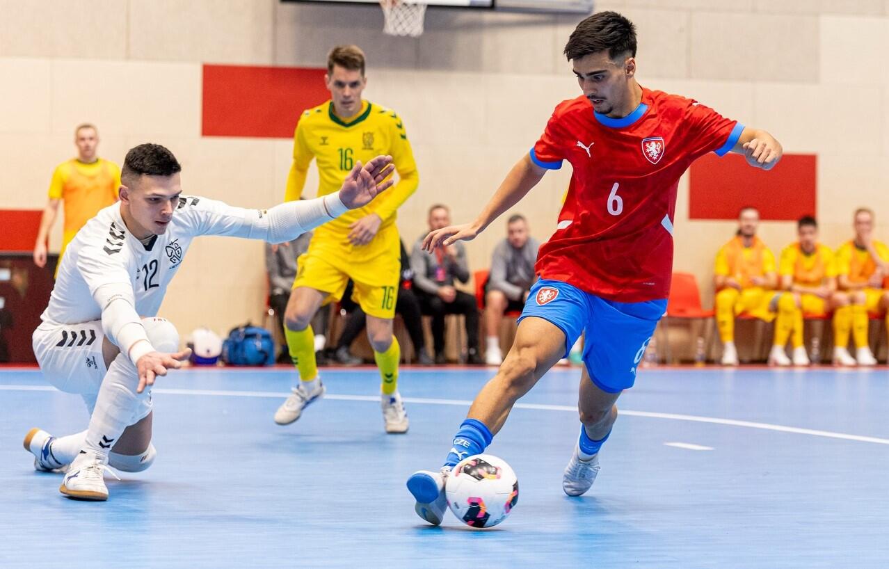 Pažintis: mūsiškiai tarptautiniame turnyre išmėgino jėgas su čekais – būsimais varžovais Europos čempionate.