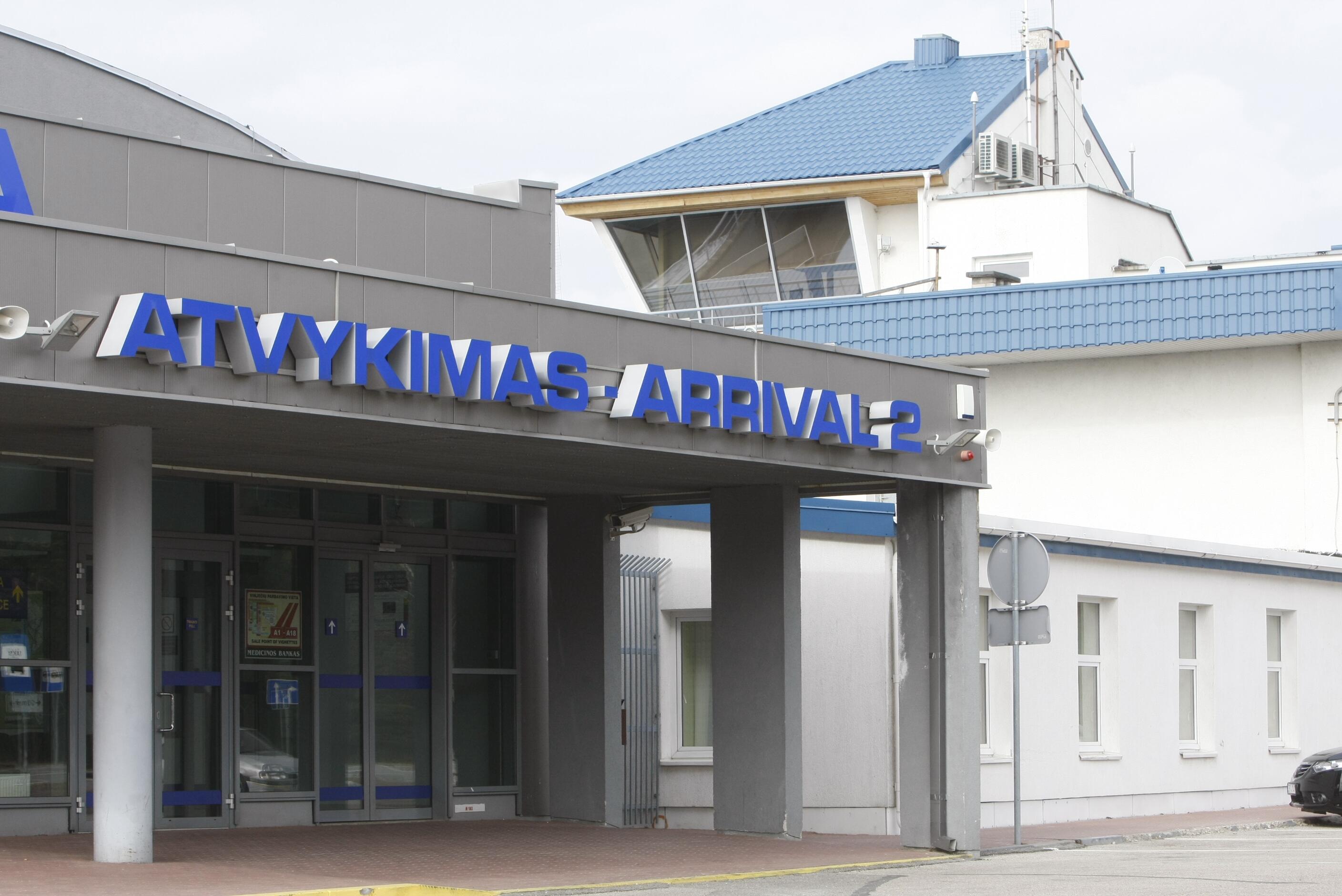 Šokiravo: lėktuve, skridusiame į Palangą, neblaivaus piliečio elgesys šokiravo aplinkinius – policija aiškinasi, ar buvo nepilnamečio asmens tvirkinimo veiksmų.