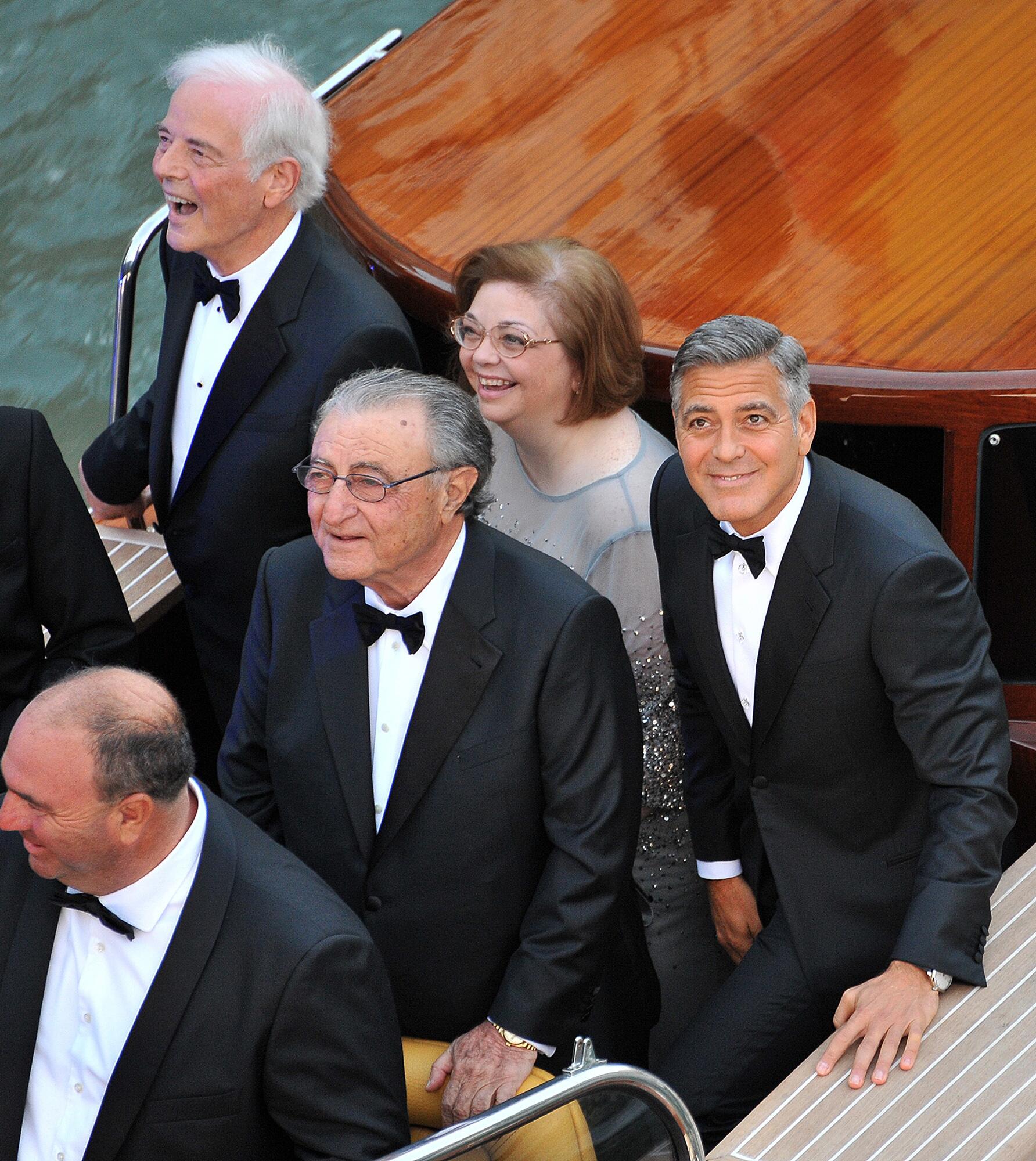 George'as Clooney su seserimi Adelia 'Ada' Zeidler