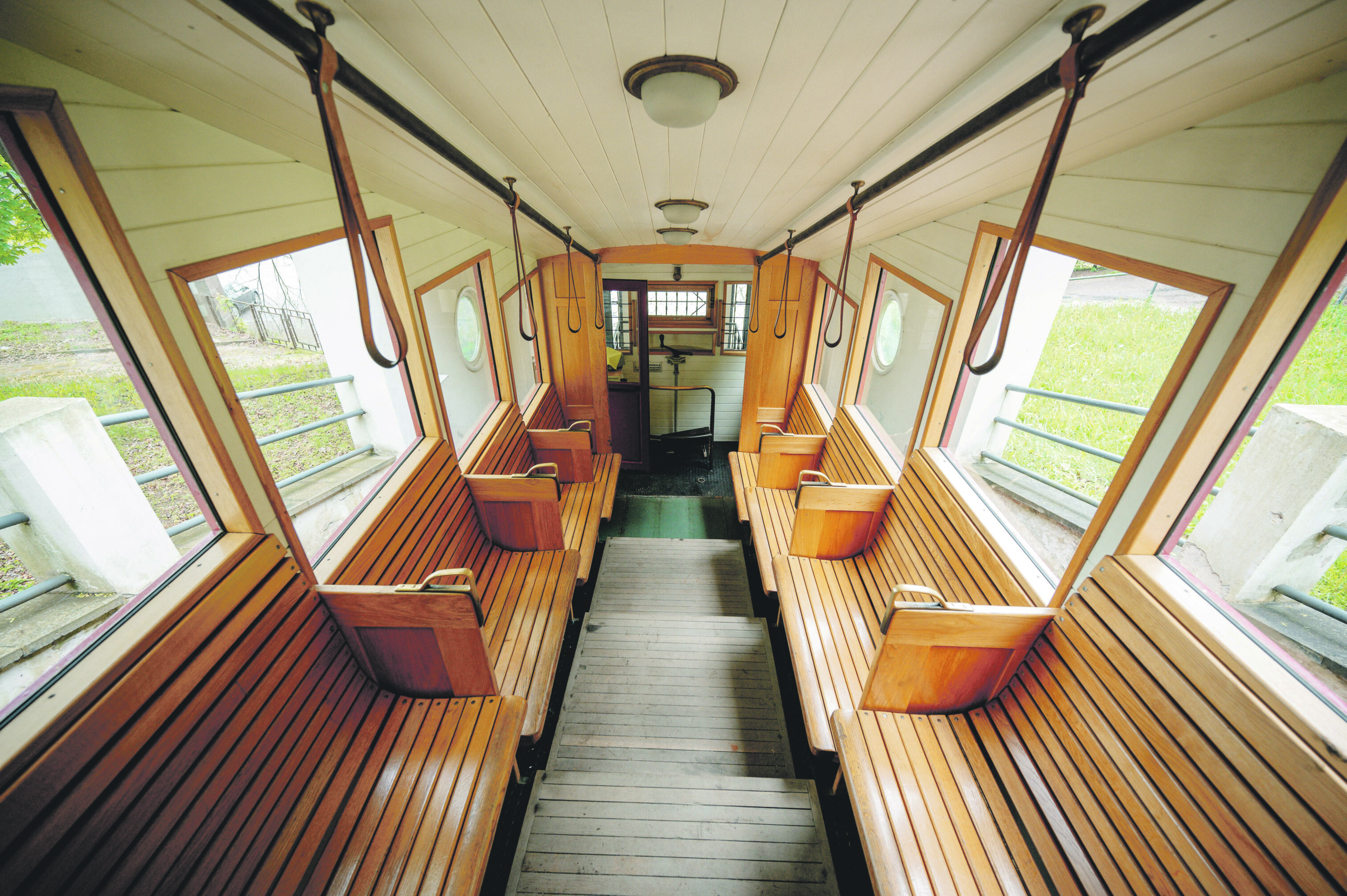 Klasika: „Bell“ skiriamasis ženklas yra keltuvo vagonėlių išvaizda – ji visose šalyse, kuriose įrengti šios firmos funikulieriai, panaši.