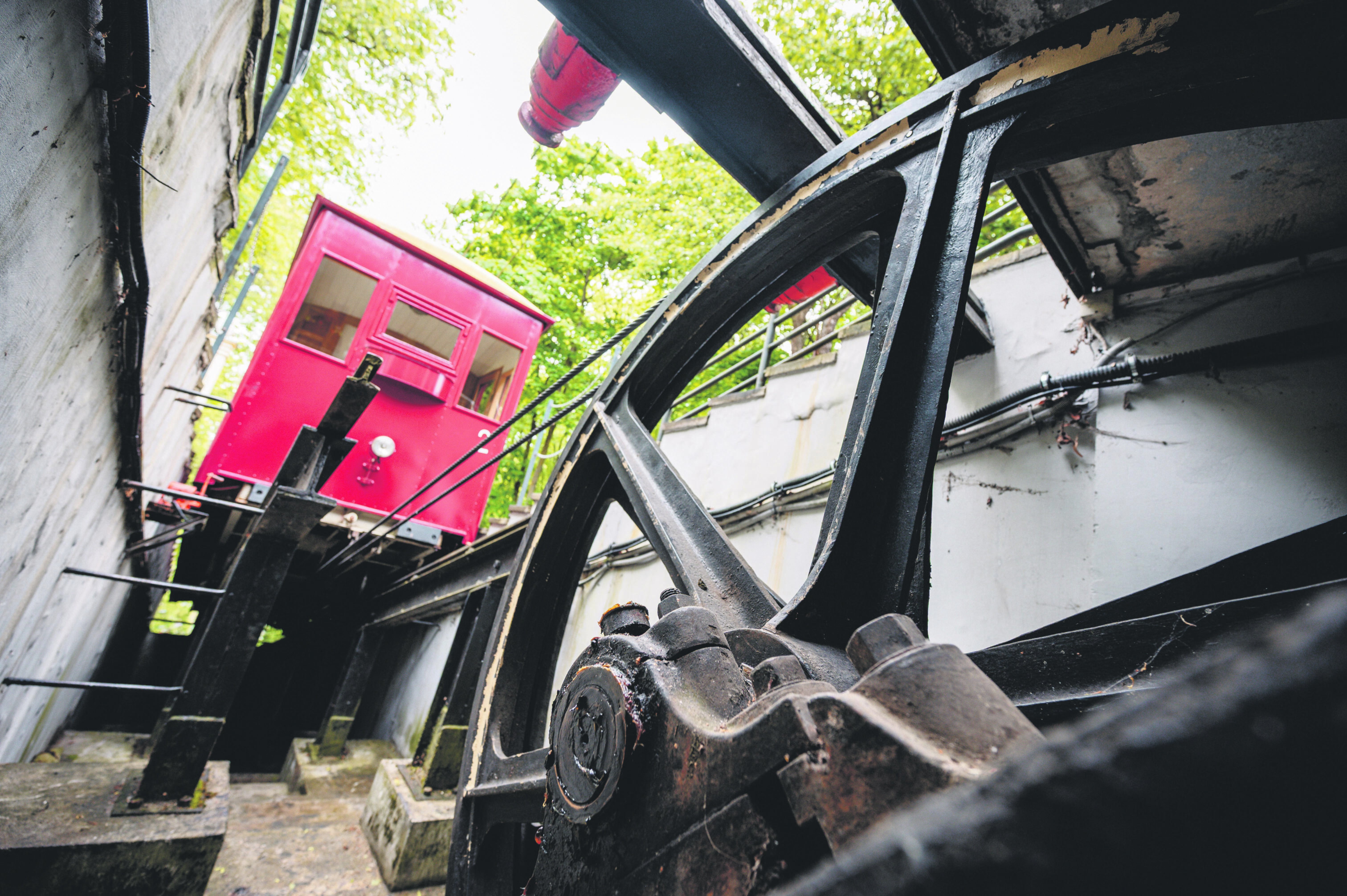 Tikslas: šis vagonėlis išsprendė labai sudėtingą – susisiekimo – problemą. Juk lipti į aukštą ir statų Aleksoto kalną nebuvo paprasta.