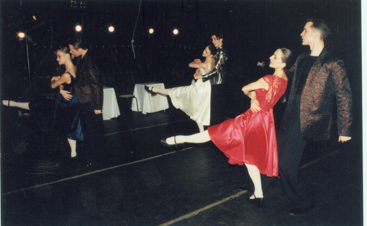 Jurijaus Smorigino baleto „Šokių salė“ akimirka. 1998 m.