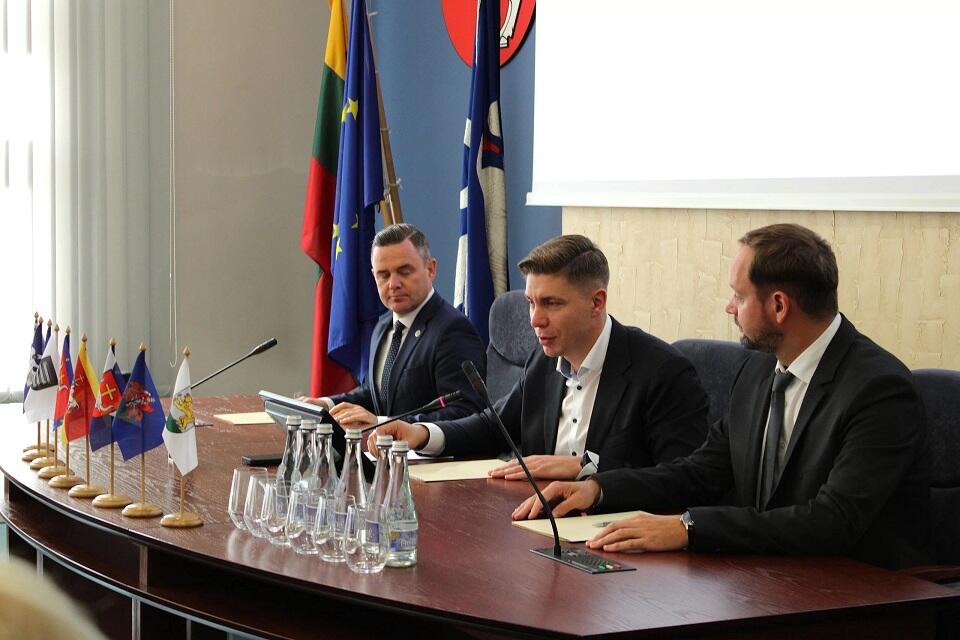 Jungtinės veiklos (partnerystės) sutarties dėl funkcijų vykdymo projekte „Krūties piktybinio naviko ankstyvosios diagnostikos programos prieinamumo didinimas Jonavos, Kaišiadorių ir Kauno rajonų savivaldybėse“ pasirašymas