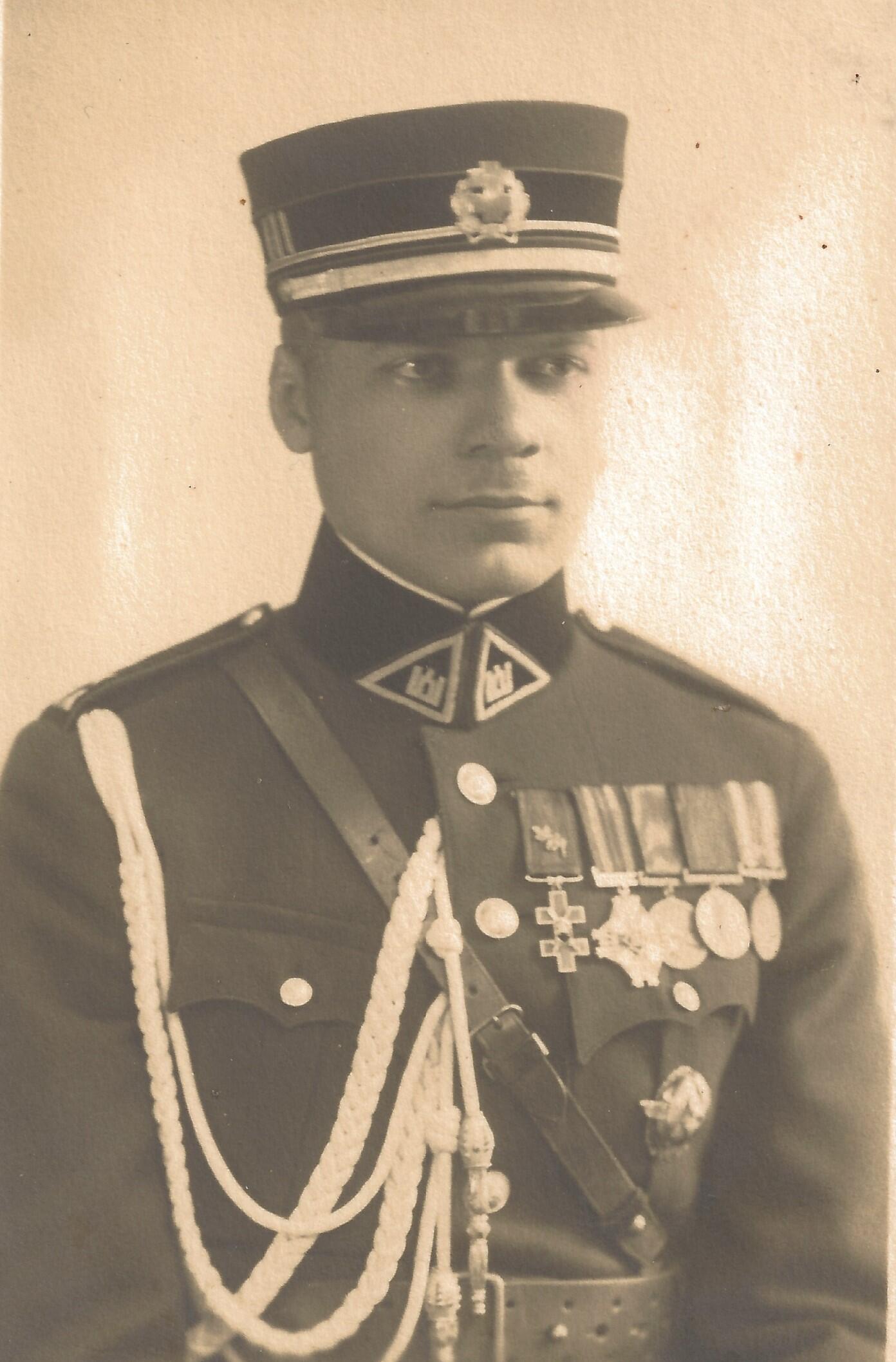 Pareigos: prezidento A. Smetonos adjutantas kpt. Tadas Šakmanas. Kaunas, 1930 m.