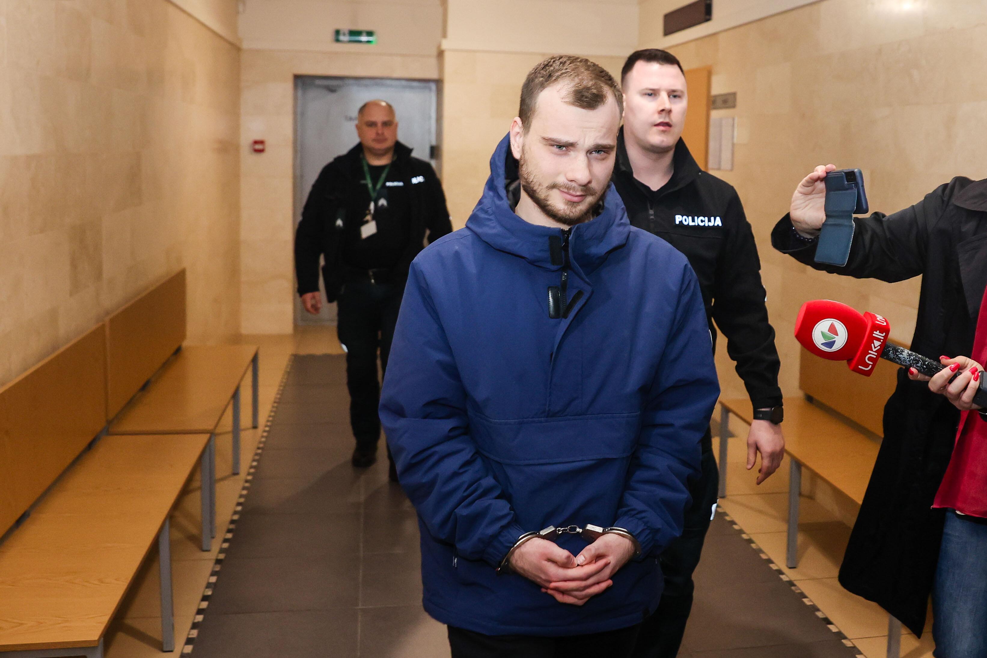 Pokyčiai: iš pradžių R. Jakštys dar rodė bent dalį nuoširdaus kaltės pripažinimo, o trečiojoje byloje atgailos ženklų nebeliko.