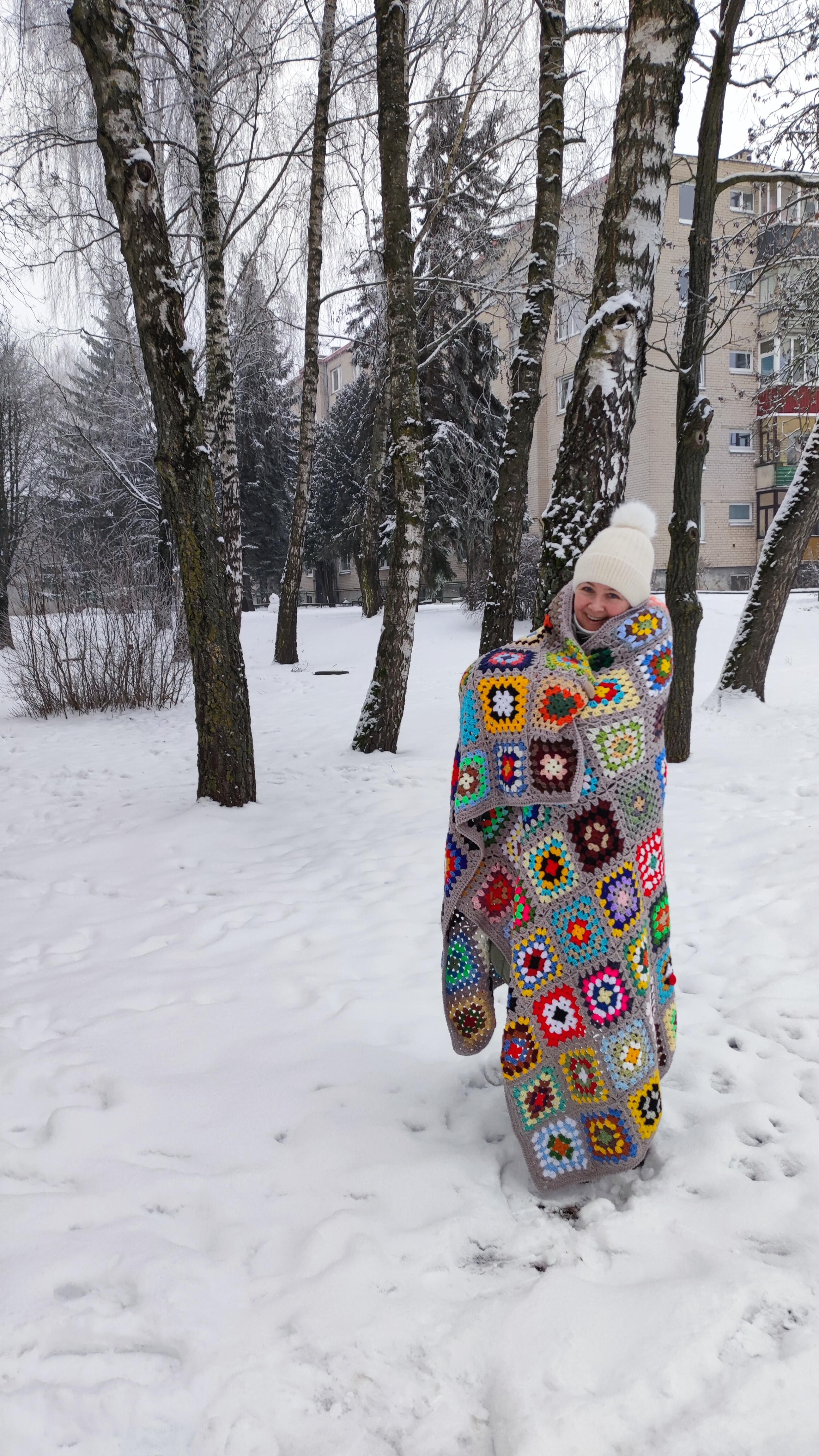 Rezultatas: kiekvieną perskaitytą ar išklausytą knygą Violeta įamžino nertame kvadratėlyje, o po dvejų metų gimė pledas iš 96 kvadratėlių – tylus, bet labai asmeniškas skaitymo dienoraštis. 