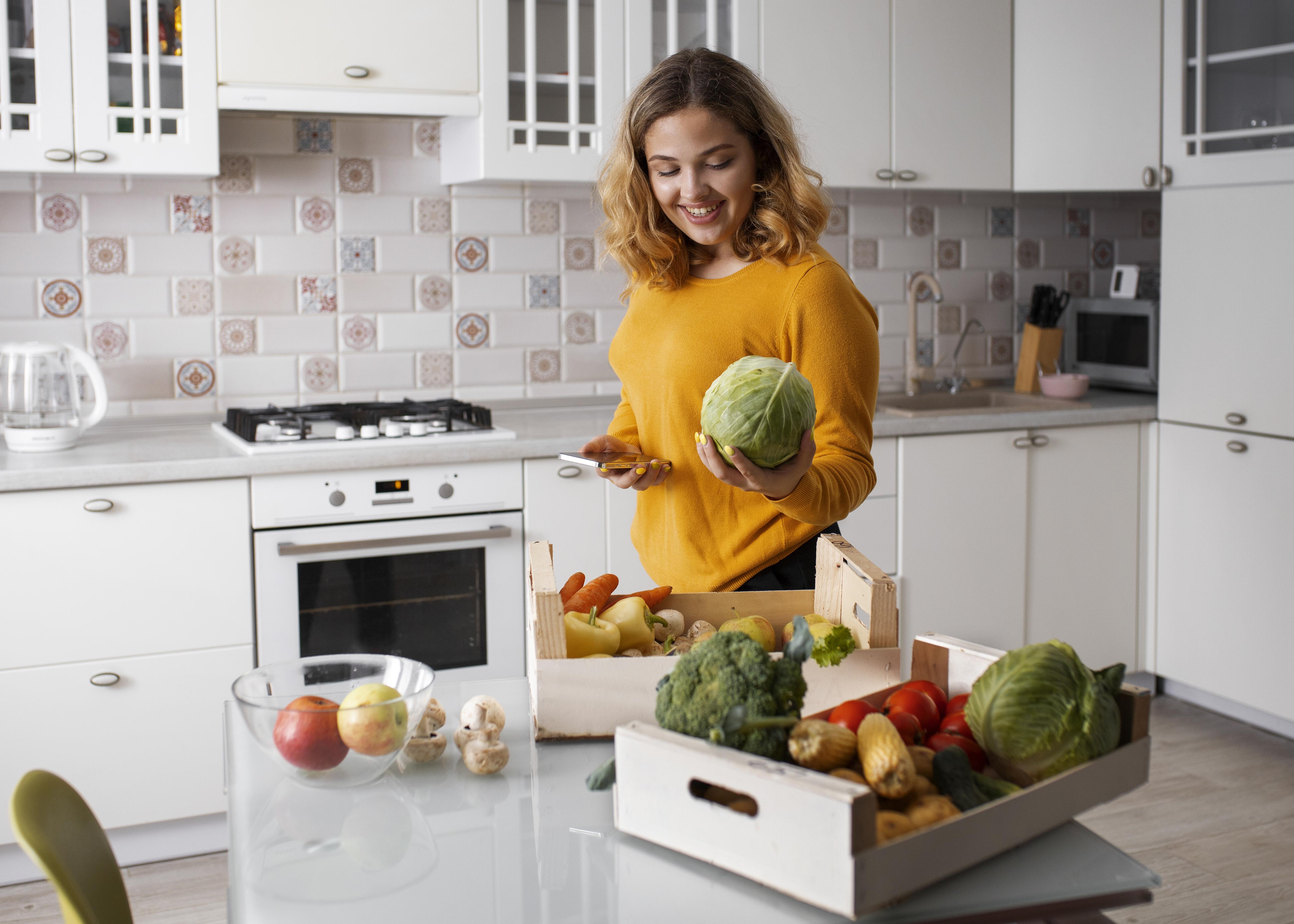 Apgalvotai: kai kurie švieži vaisiai ir daržovės kambario temperatūroje išlaiko geresnę tekstūrą ir skonį, nei laikomi šaldytuve.