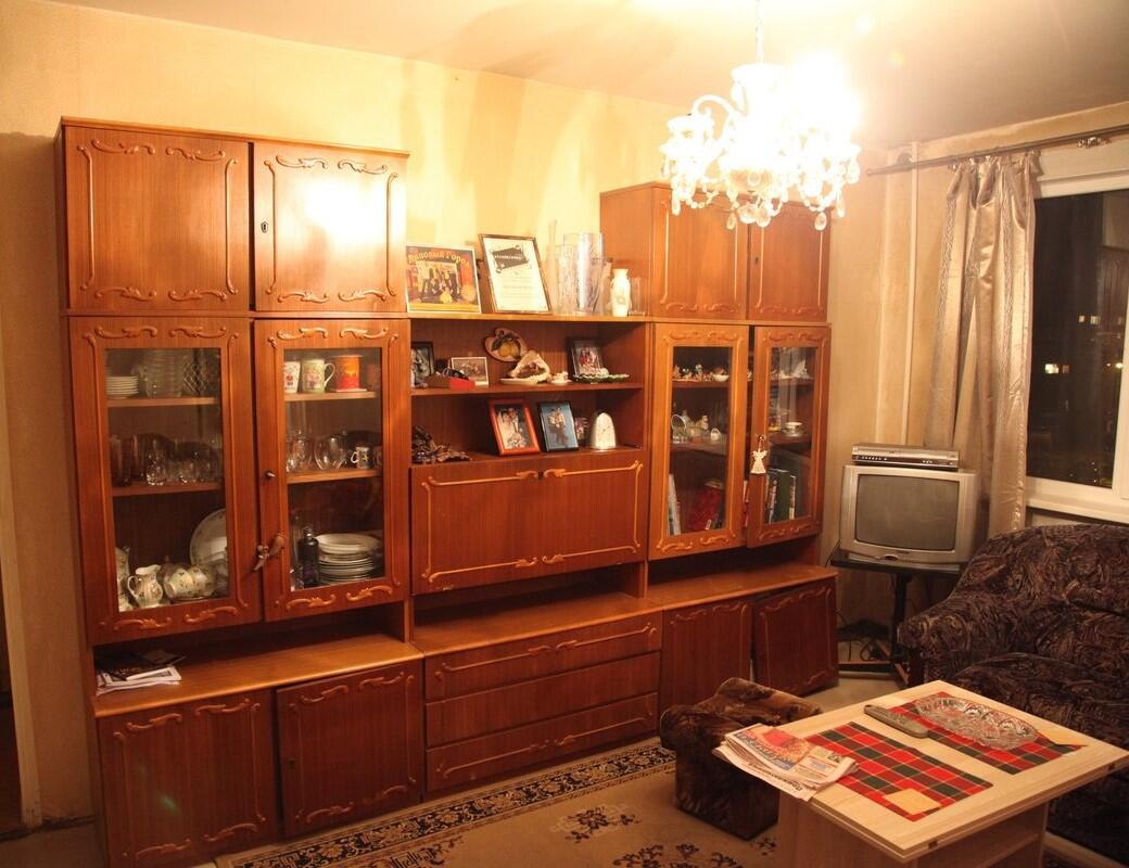 Sovietmetis: okupacijos laikotarpiu drąsesniems interjero sprendimams kelią užkirto deficitas. Namai atrodė vienodai: tokie patys baldai, kilimai, šviestuvai.