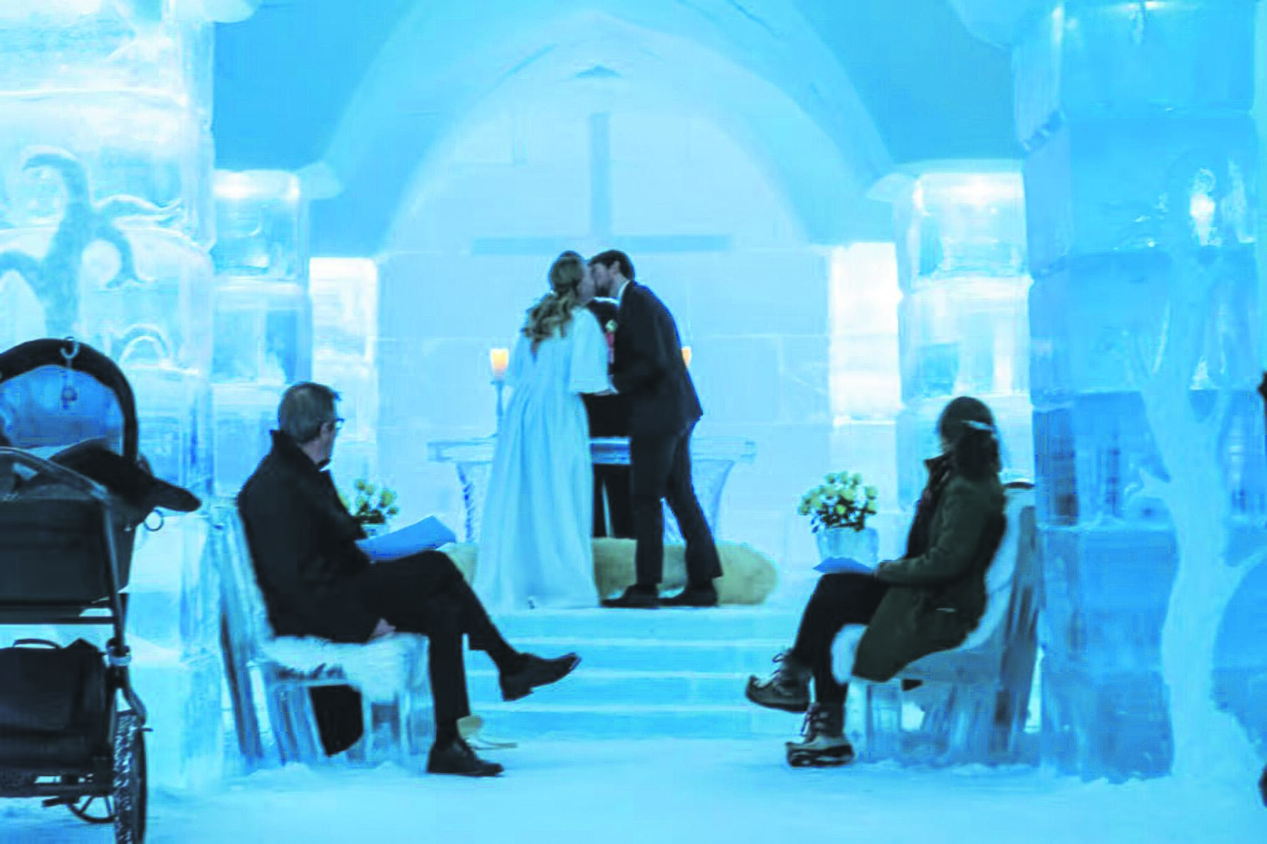 Kitaip: ledo koplyčioje vyksta ir vestuvės, ir krikštynos.