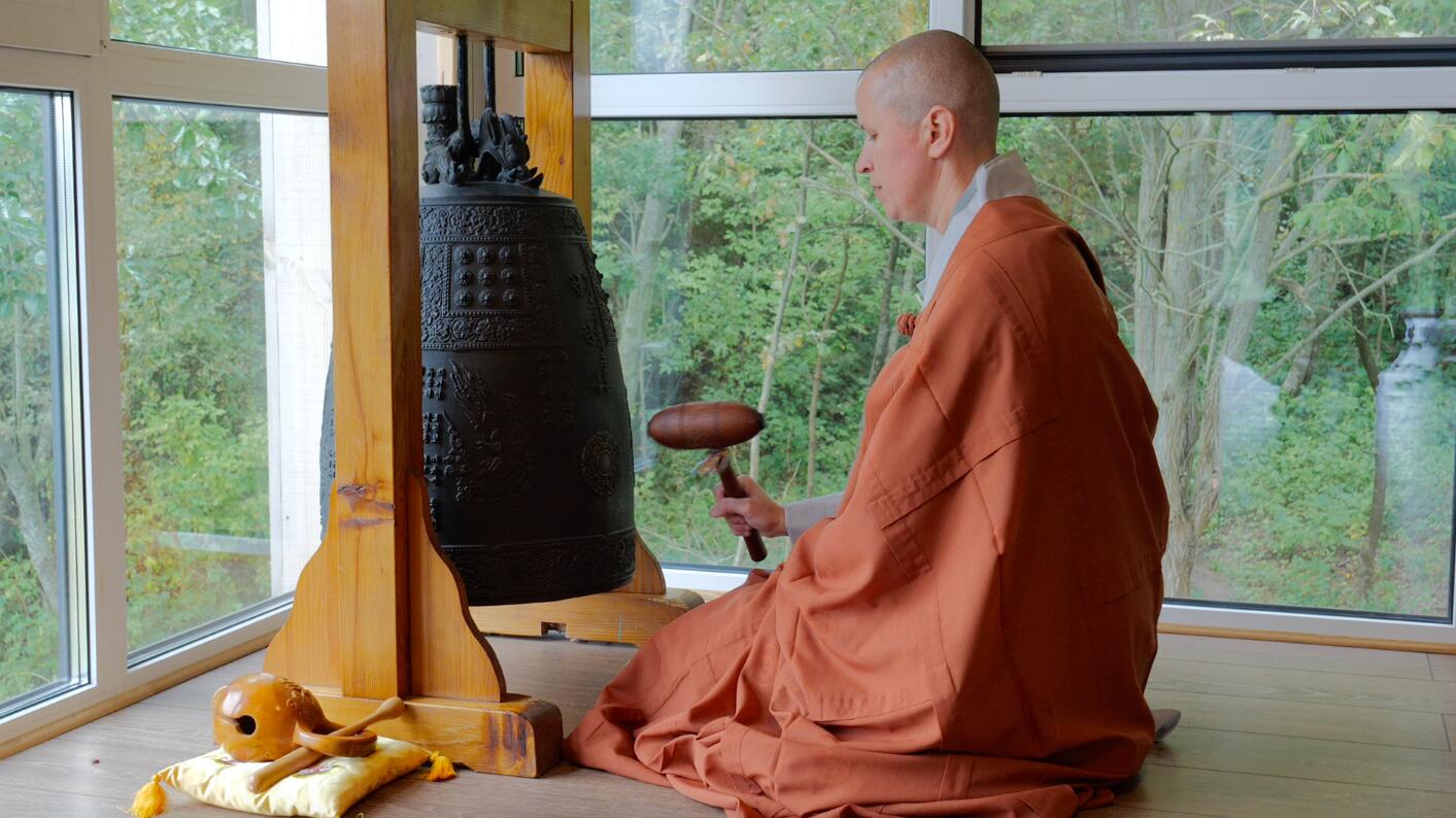 Pokalbis: meditacijoje vienuoliai klausosi ne tik savęs, bet ir mušamo instrumento garso.