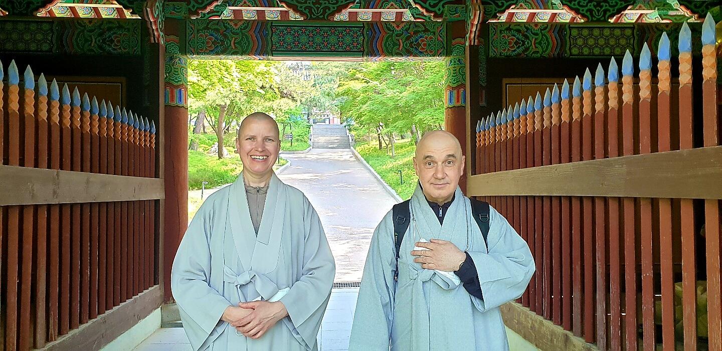 Mokinystė: „Kai tapau kandidate į vienuoles, man teko įveikti dabar jau amžinatilsį Kęstučio Marčiulyno skiriamus išbandymus“, – su šviesiu liūdesiu savo mokytoją mini Won Bo.