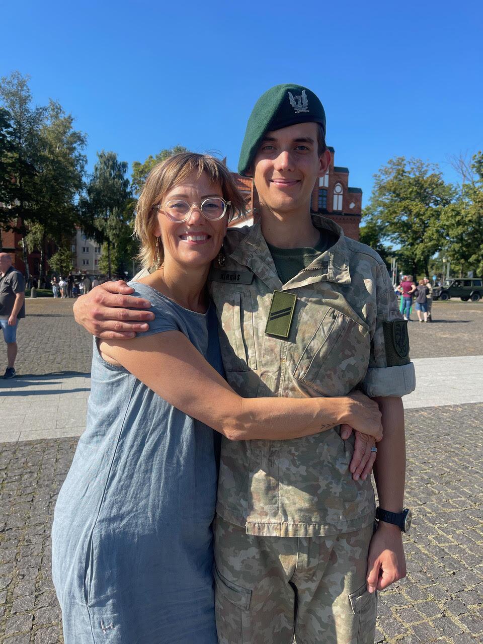 Kareivėlis: vyriausias Sannos sūnus Erikas atliko privalomąją karinę tarnybą Lietuvoje.