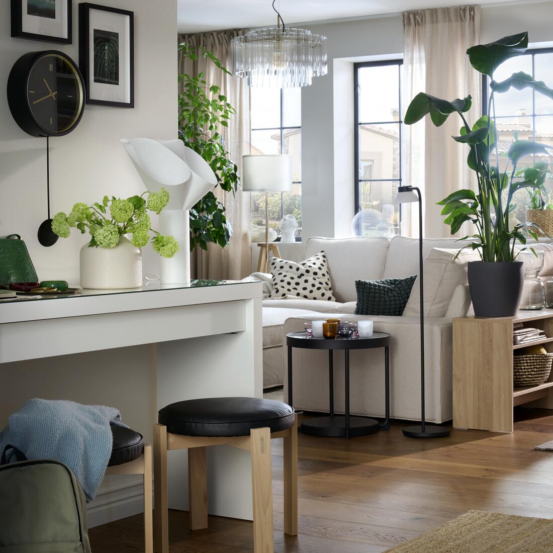 Universalu: kambariai nebėra skirti vienai funkcijai. Kasdieniai ritualai dažnai vyksta toje pačioje erdvėje.