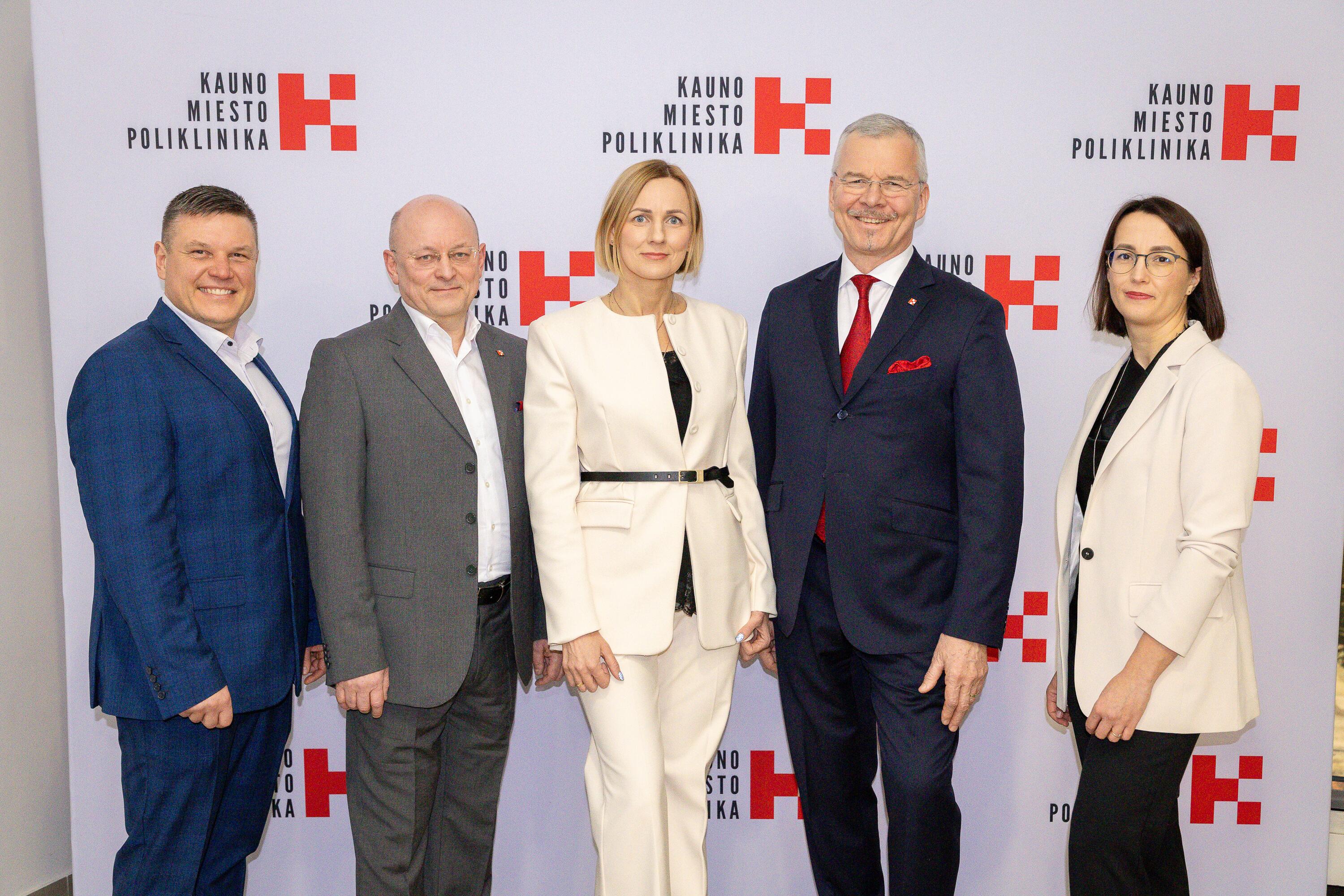 Komanda: praėjusius metus kartu apžvelgė (iš kairės) M. Sinkevičius, R. Micka, J. Labanauskienė, P. Kibiša ir L. Marmienė.  