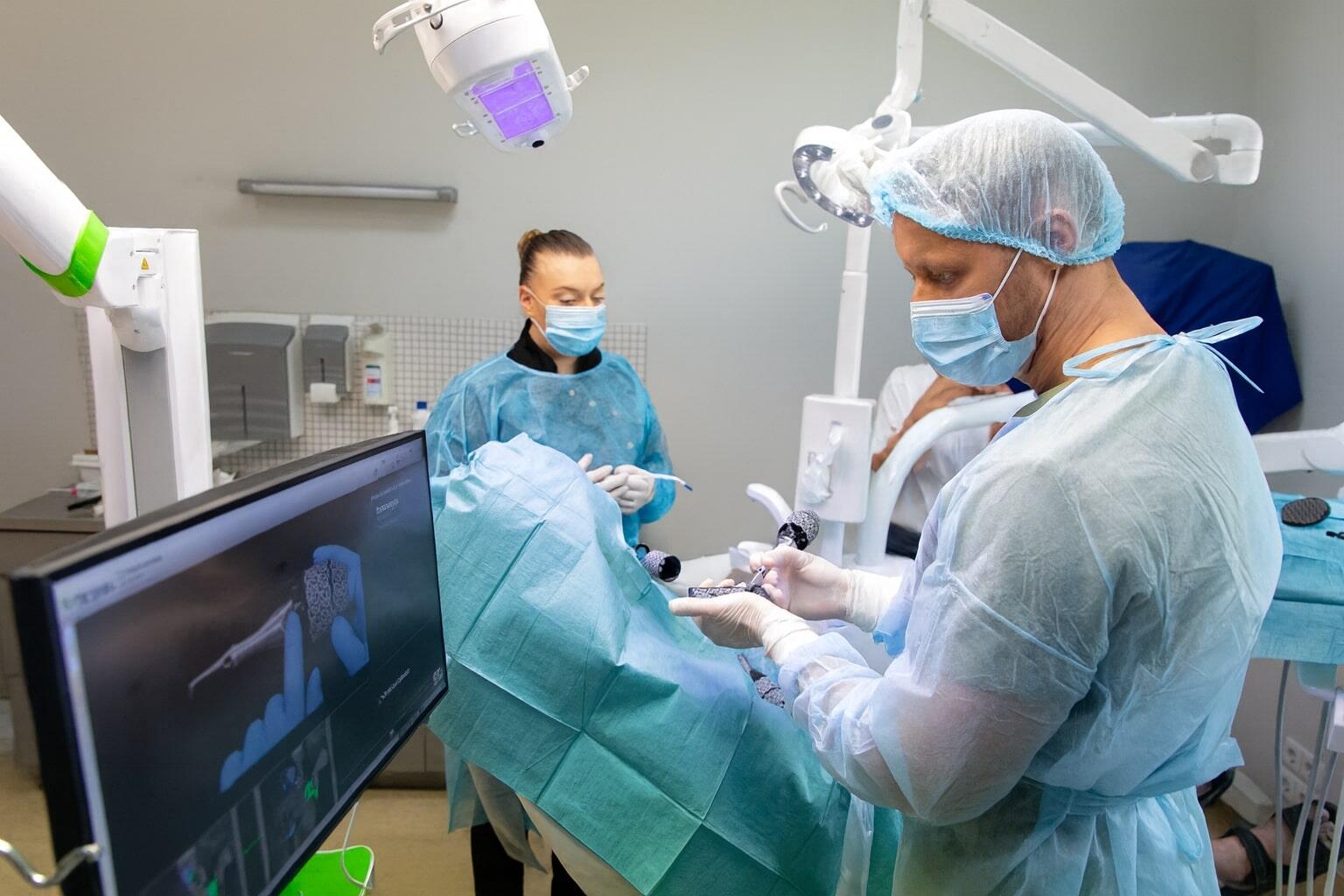 Navigacinės implantacijos procedūra