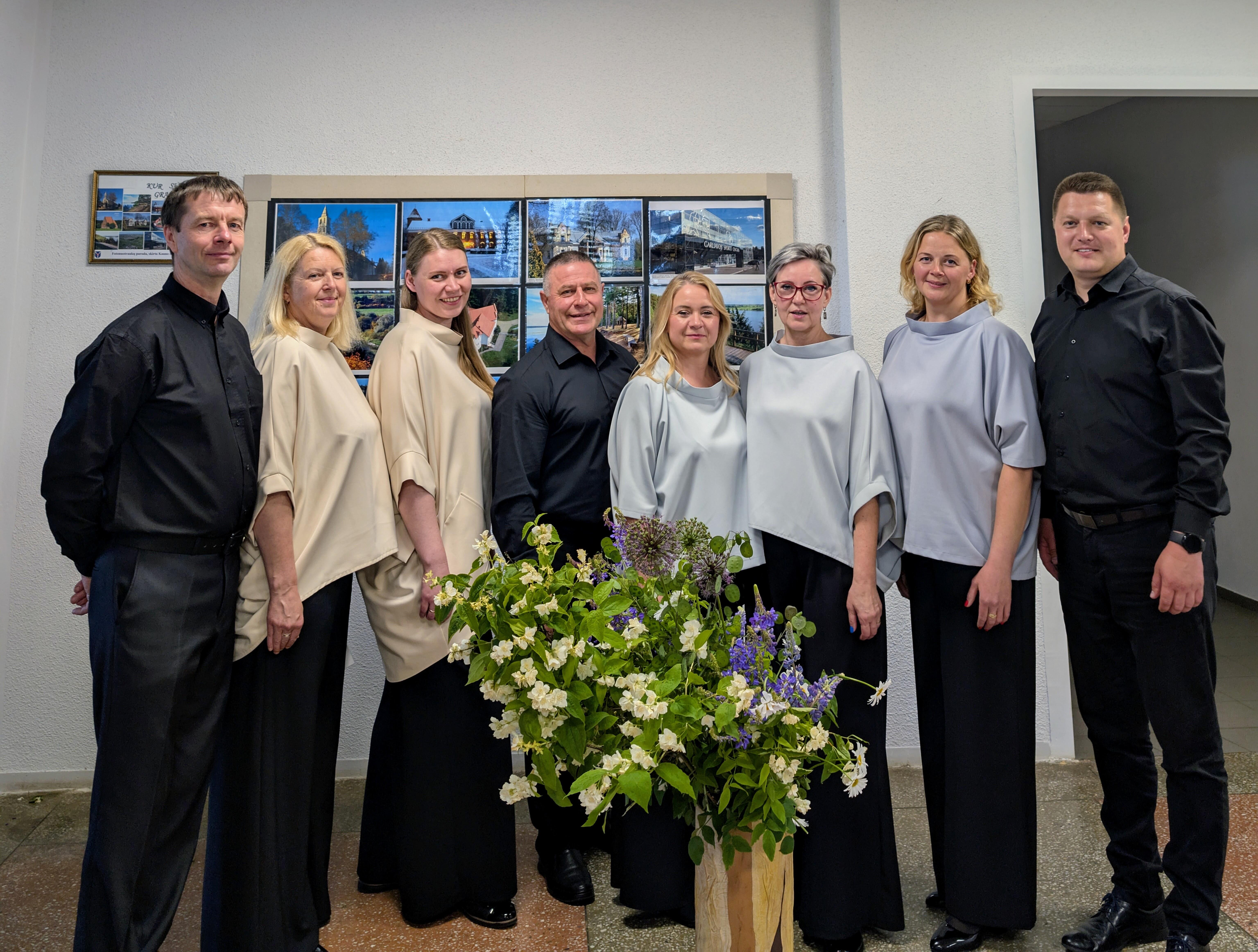 Neprioritetinis: Vilkijos seniūnui P. Amanaičiui dainavimas Vilkijos mišriame vokaliniame ansamblyje NONA nėra pagrindinis užsiėmimas.