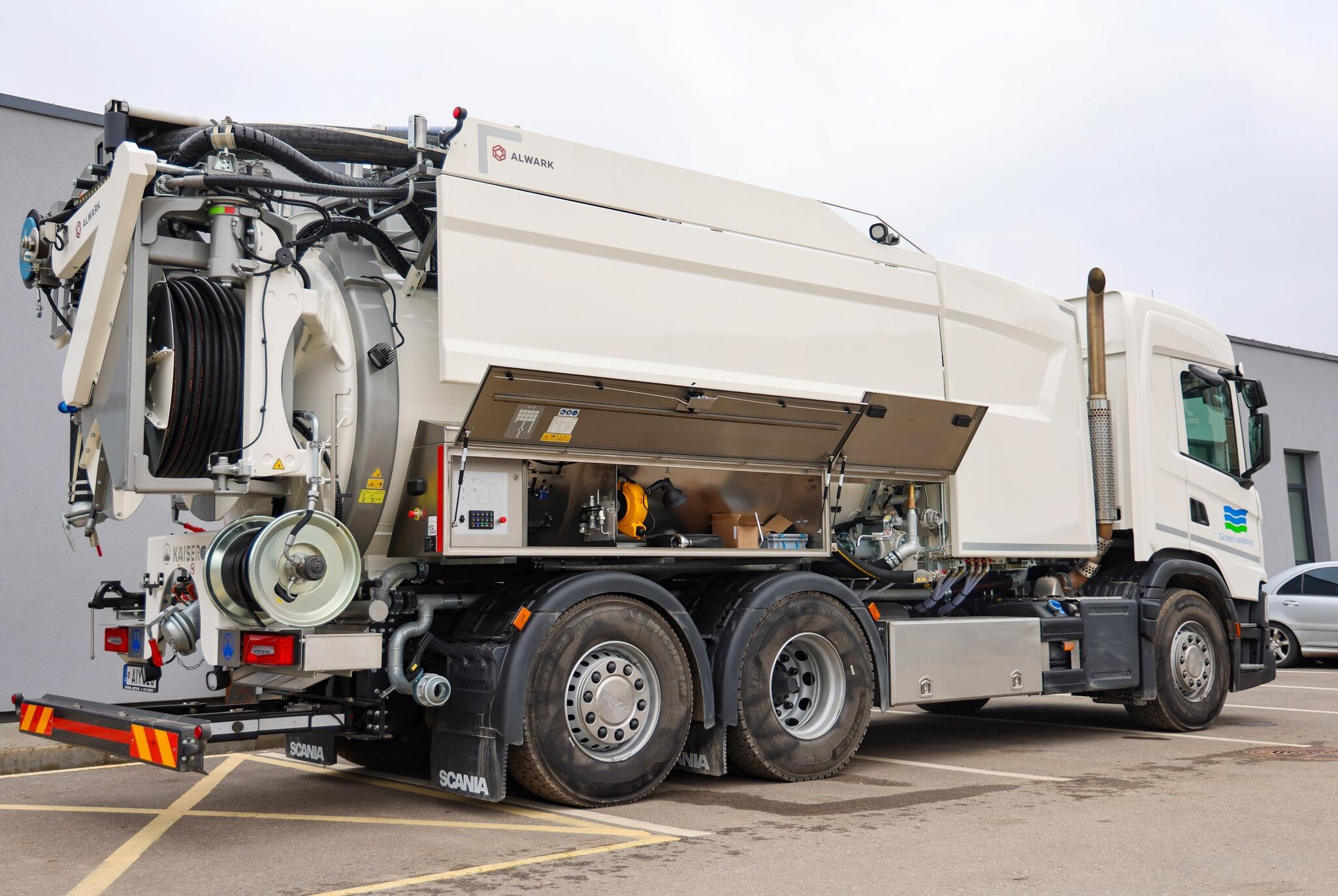 Pirkinys: pernai įmonė pirmą kartą per 33 metų veiklos istoriją įsigijo hidrodinaminį automobilį su šiuolaikiška įranga.  