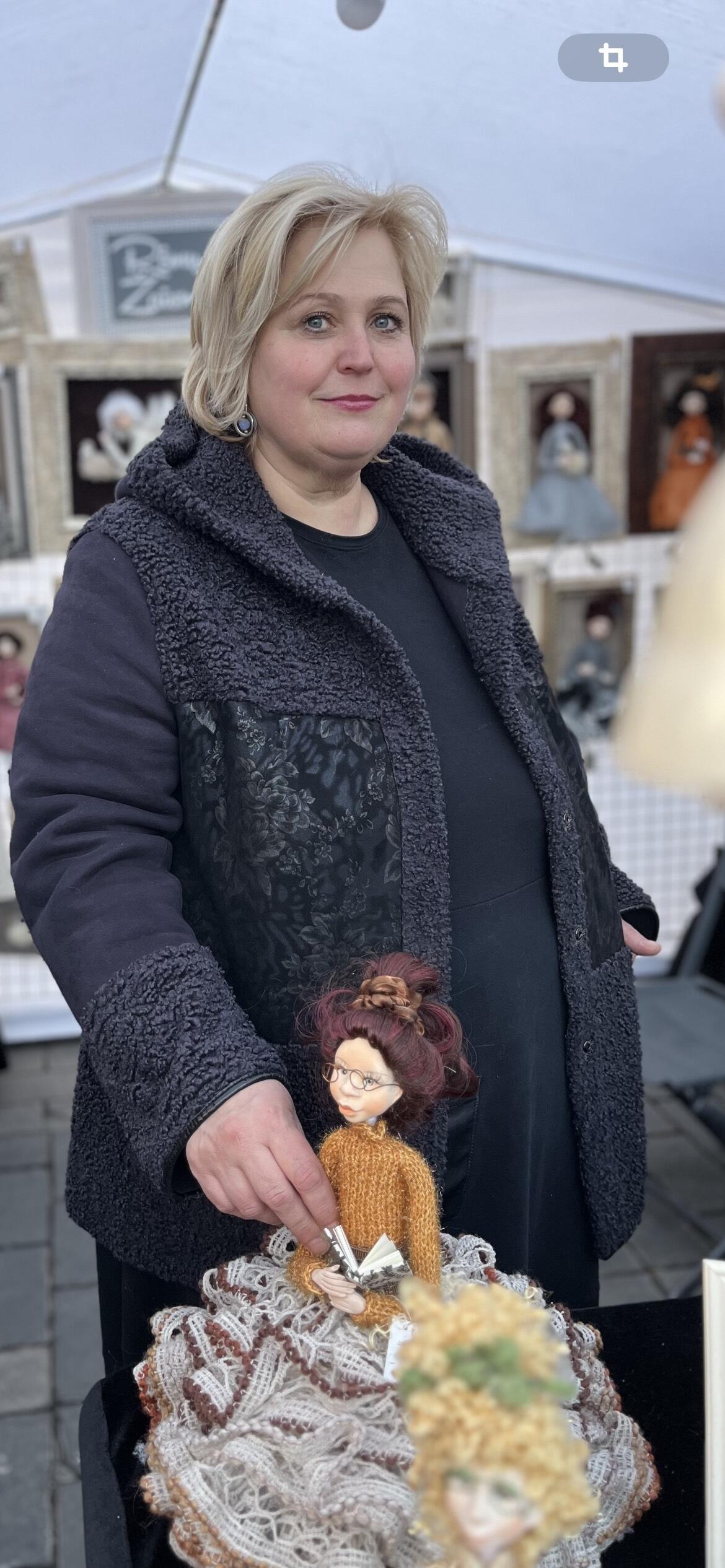 Bendraautorė: įrėminti mamos sukurtas lėles – Ingos idėja. Tiesa, paversti jas paveikslais buvo nemenkas iššūkis.