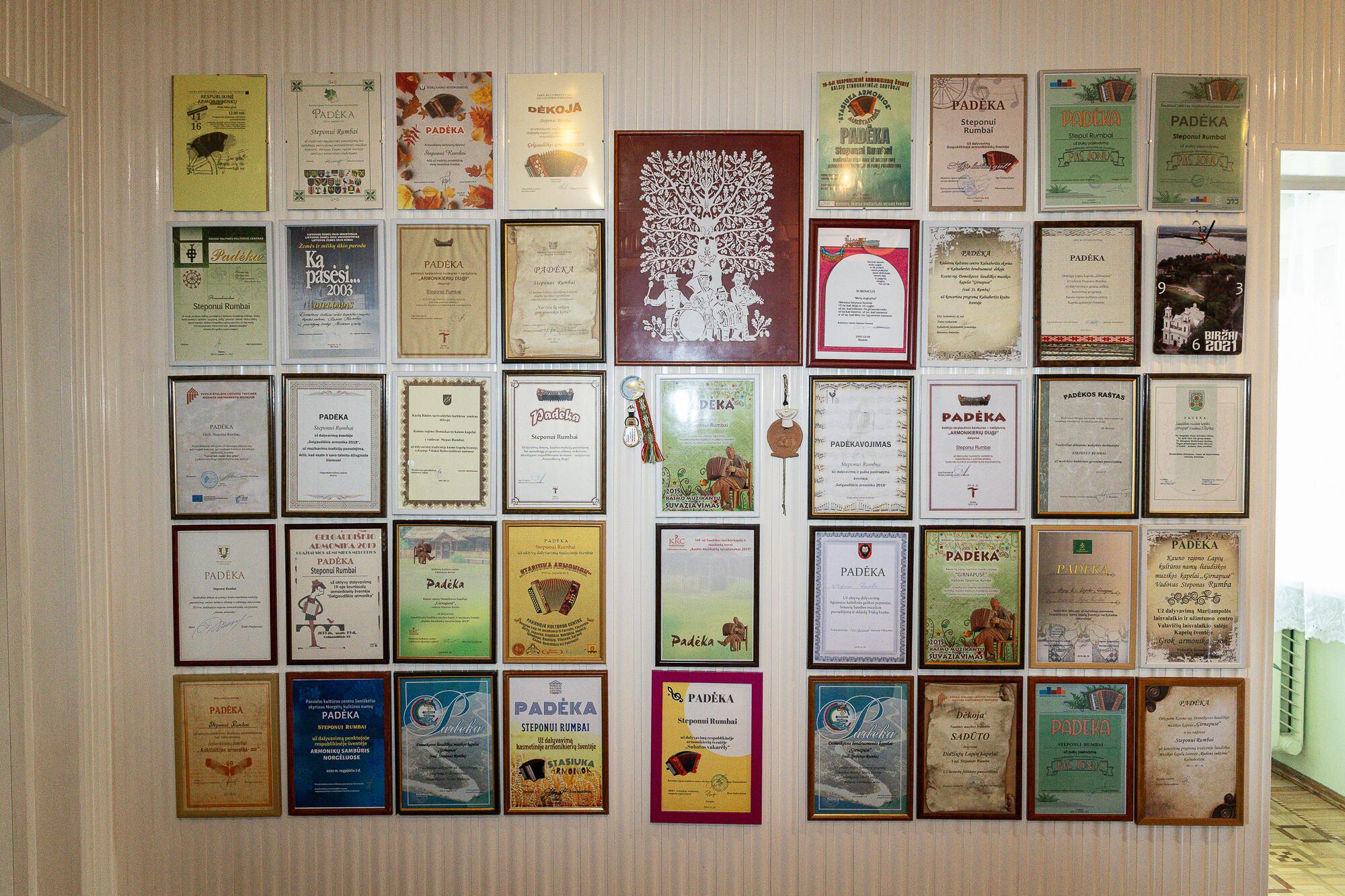 Ankšta: S. Rumbos veikla ir kūrybingumas įvertintas daugybe apdovanojimų – vien diplomams nebeužtenka vietos ant sienos.