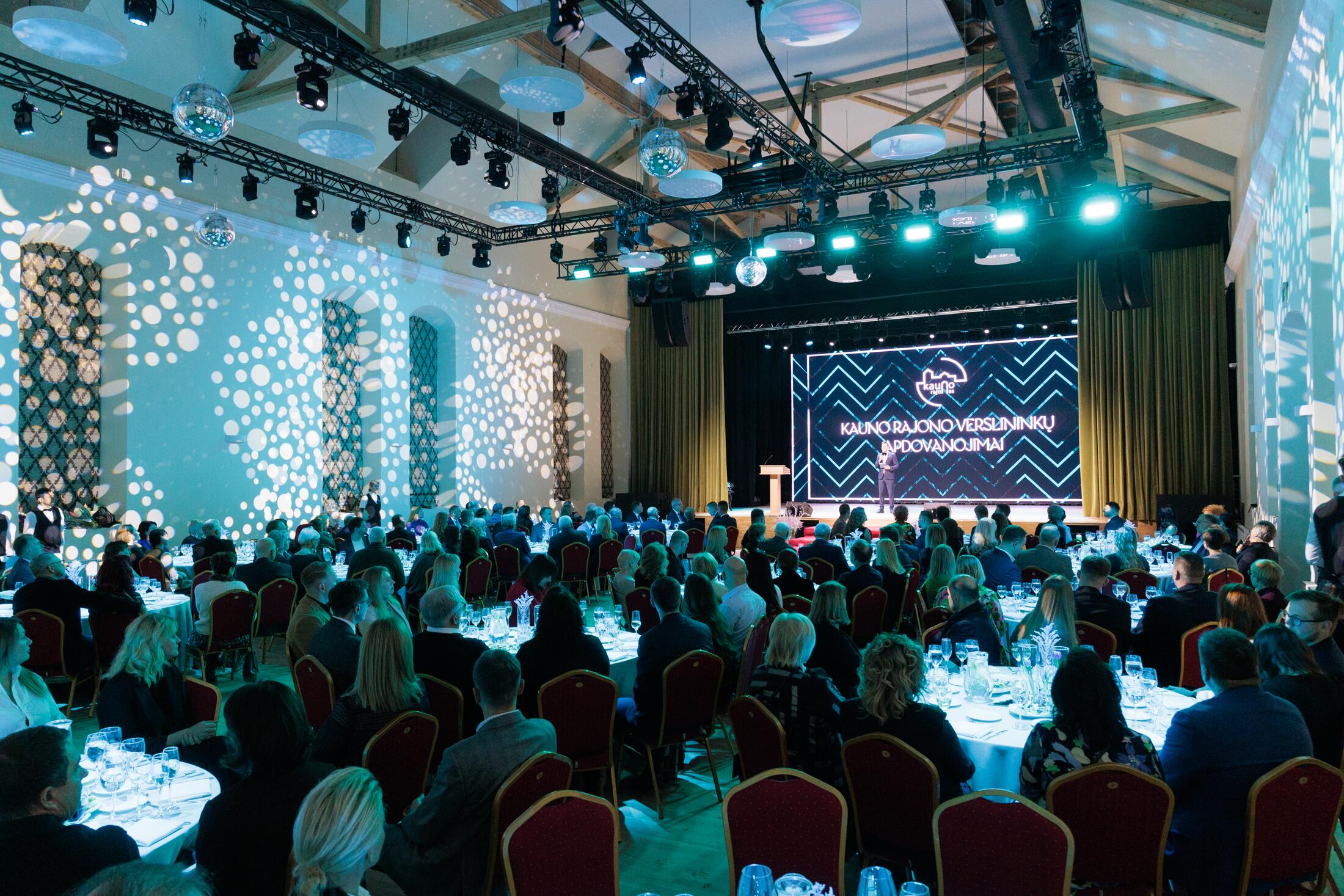 Vieta: Kauno rajono verslo bendruomenės vakaras tradiciškai surengtas Raudondvario dvaro menų inkubatoriuje.