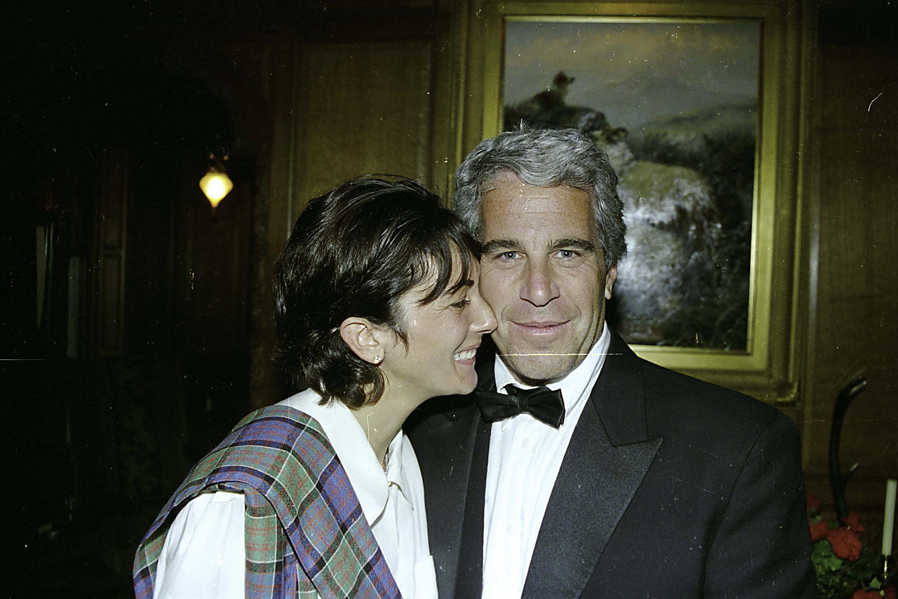 Jeffrey Epsteinas ir jo bendrininkė Ghislaine Maxwell.