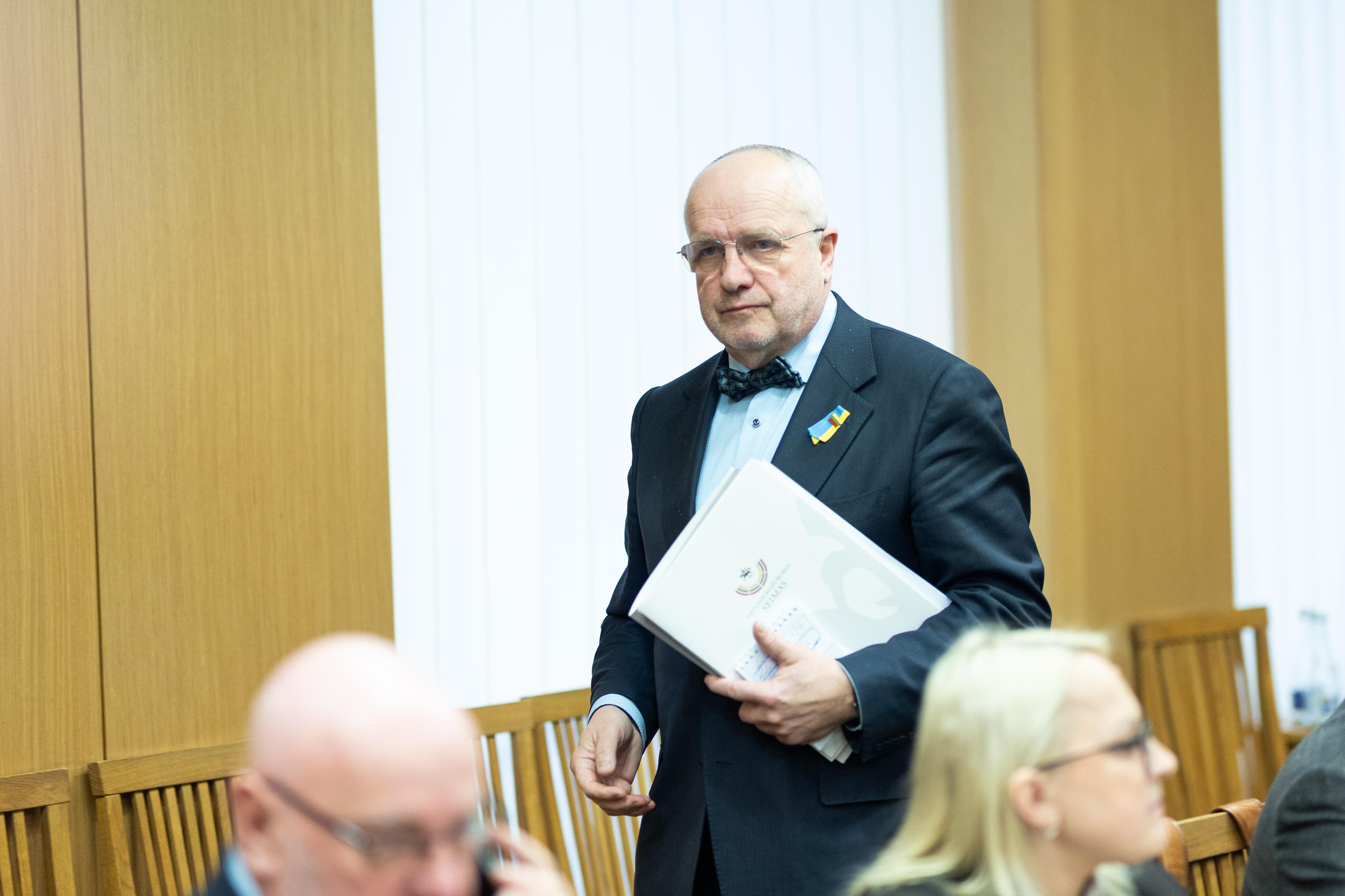 Už: J. Olekas neabejoja, kad Seime užteks balsų priimant sprendimą dėl Kapčiamiesčio poligono, nes jis reikalingas. Be to, kompensacija iškeldinamiems gyventojams turėtų atitikti jų lūkesčius.