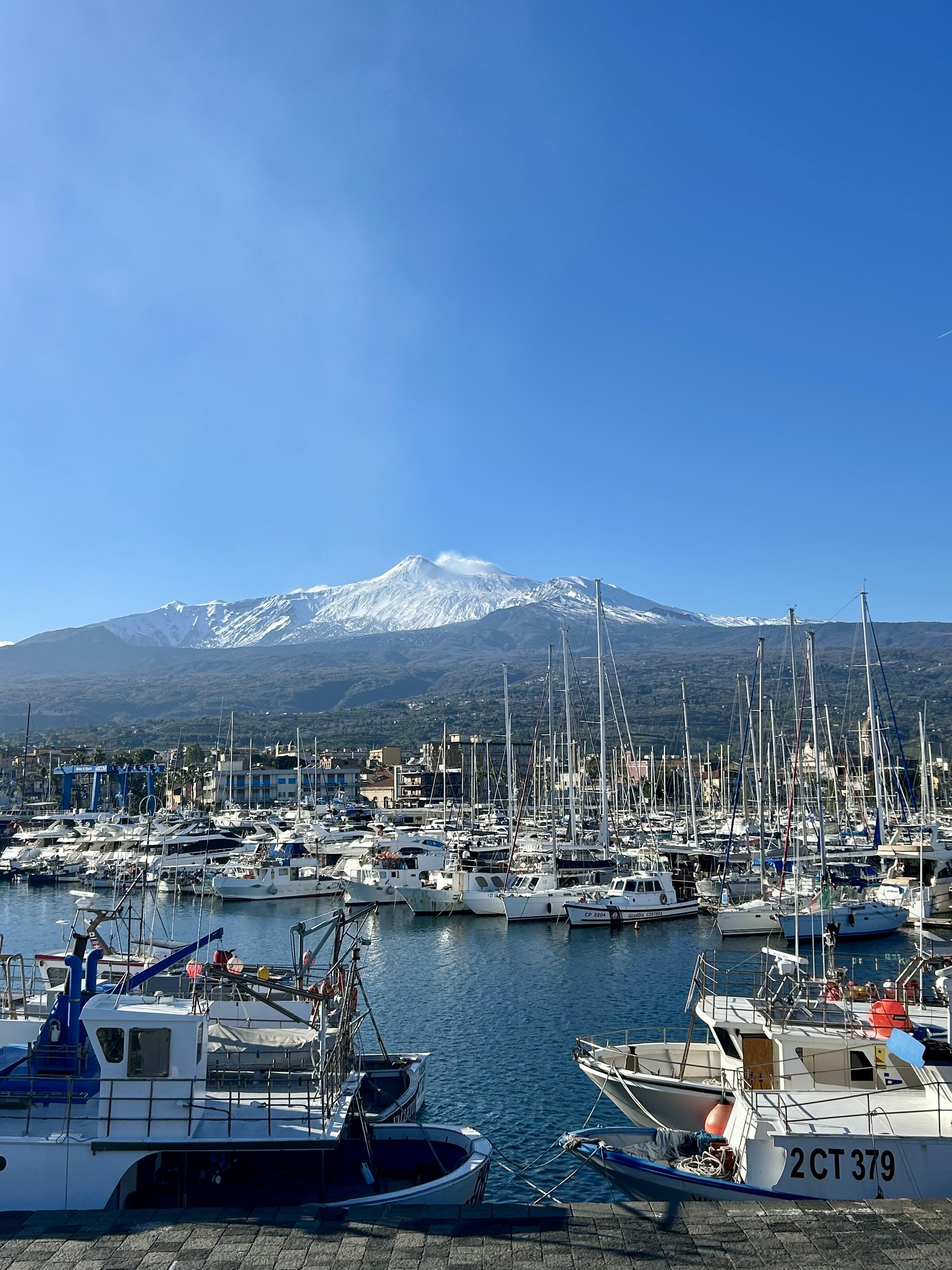 Gyvas: Sicilijos kraštovaizdyje dominuojanti Etna – didžiausias aktyvus vulkanas Europoje.