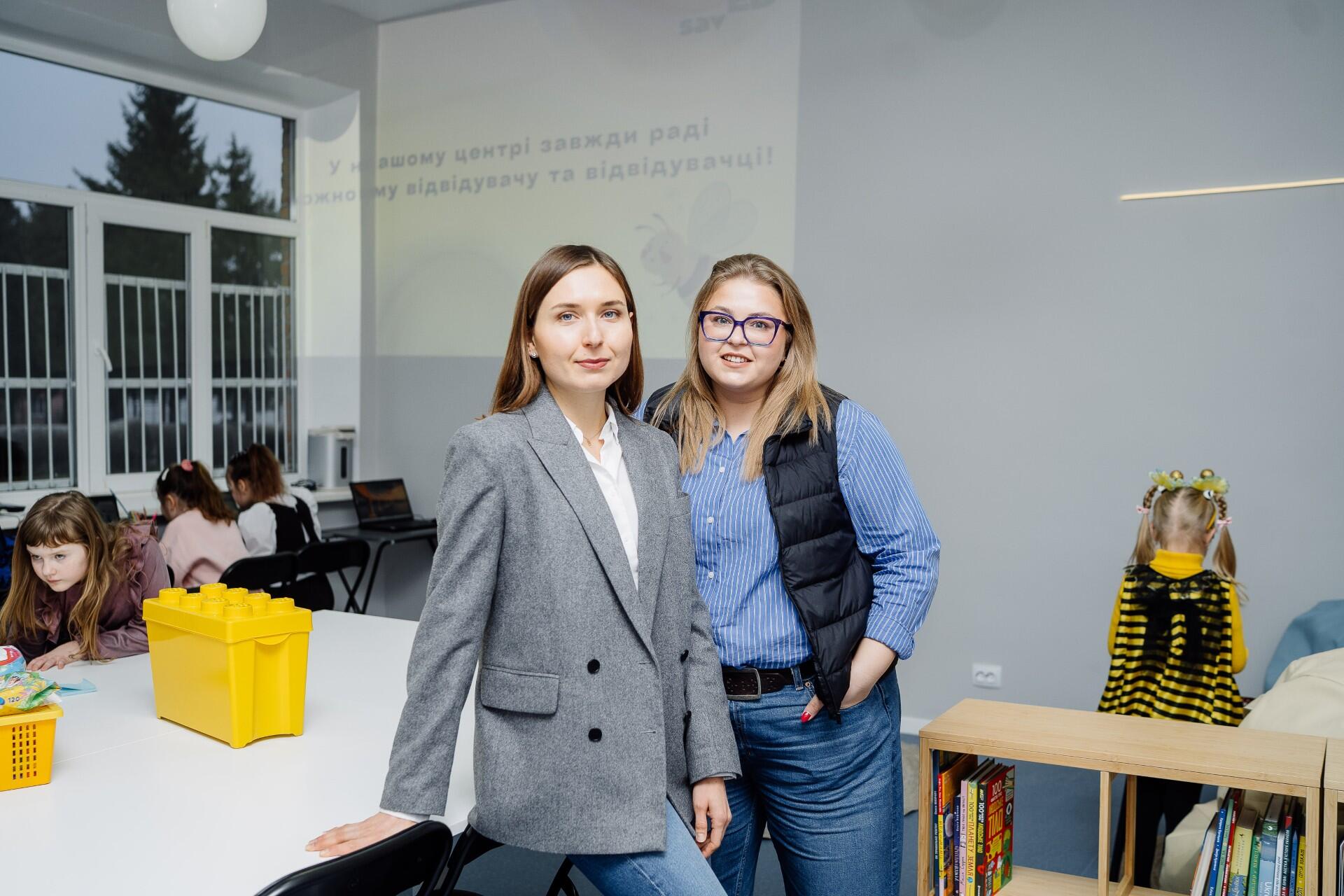 Misija: „SavED“ bendrakūrėjės Anna Putsova (dešinėje) ir Hanna Novosad sukūrė šį paramos fondą siekdamos padėti karo sąlygomis augantiems vaikams socializuotis, turėti erdves saugiai mokytis ir bendrauti.