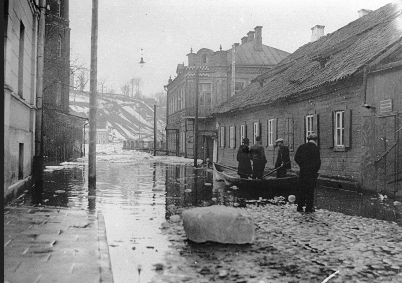 Valtimis: Potvynis Aleksoto gatvėje, Kaunas, 1931 m.