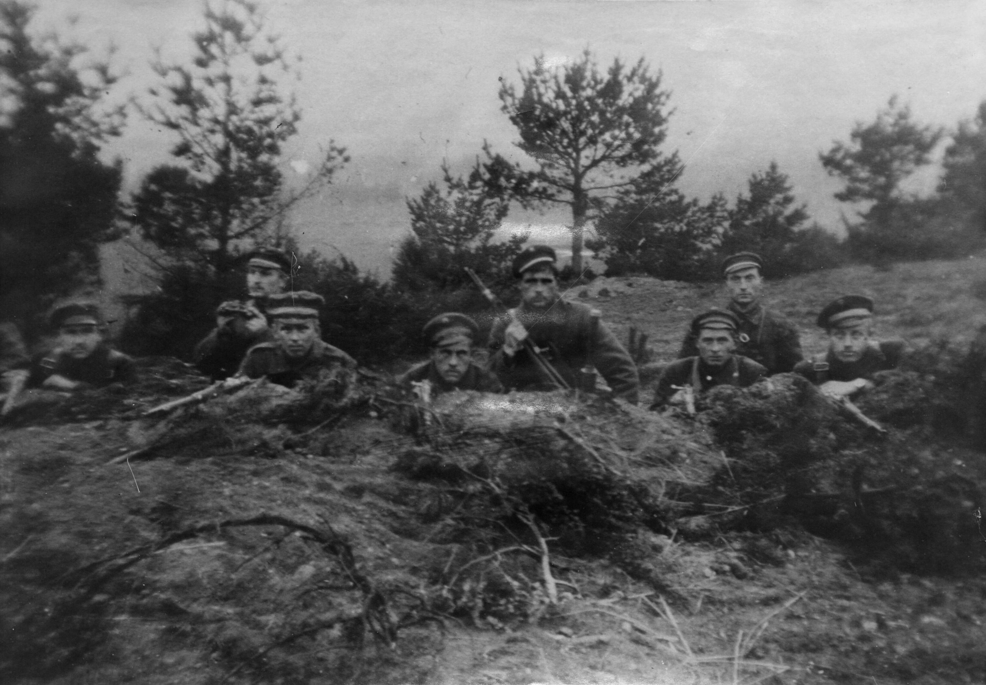 Momentas: Nepriklausomybės kovos. Lietuvos kariuomenės 6-o pėstininkų Pilėnų kunigaikščio Margio pulkas lenkų fronte, apkasuose ties Geceniškiais, Trakų aps., 1920 m.