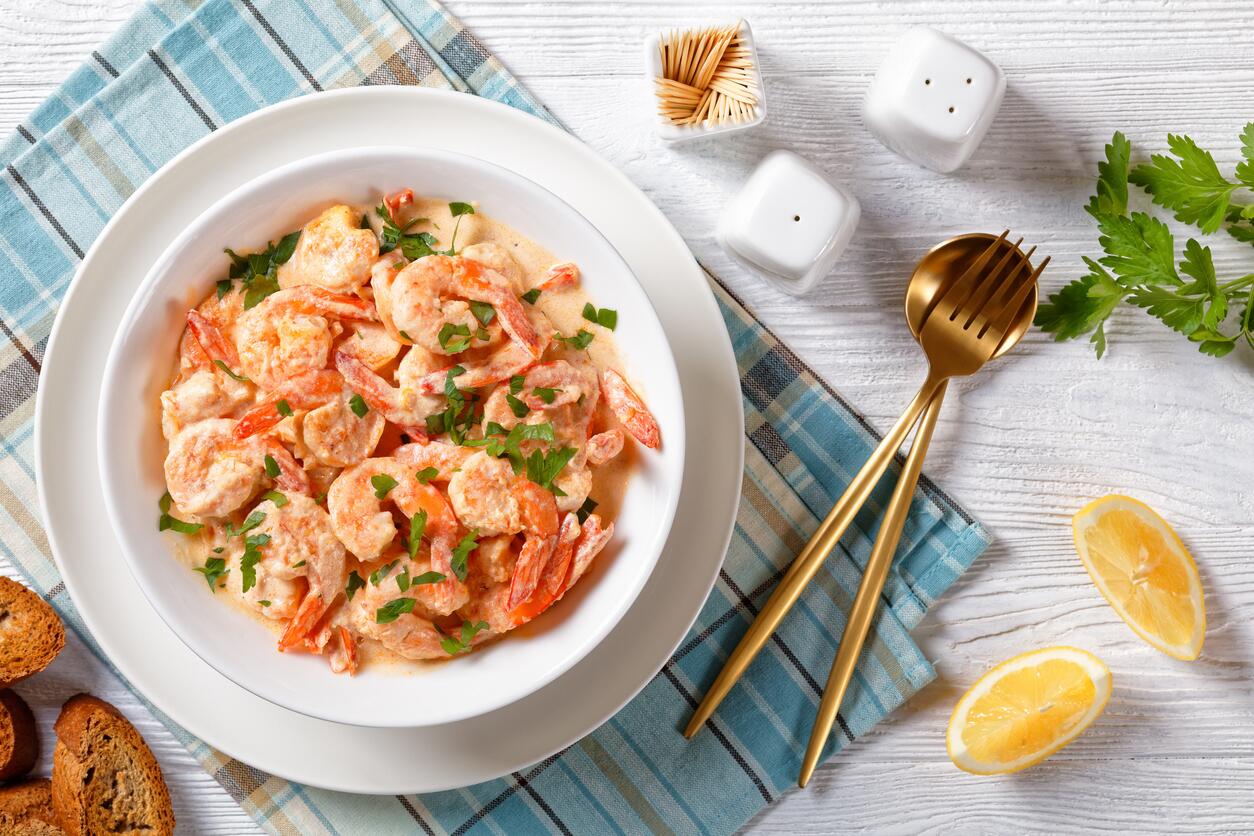 Makaronai su kepta feta ir krevetėmis