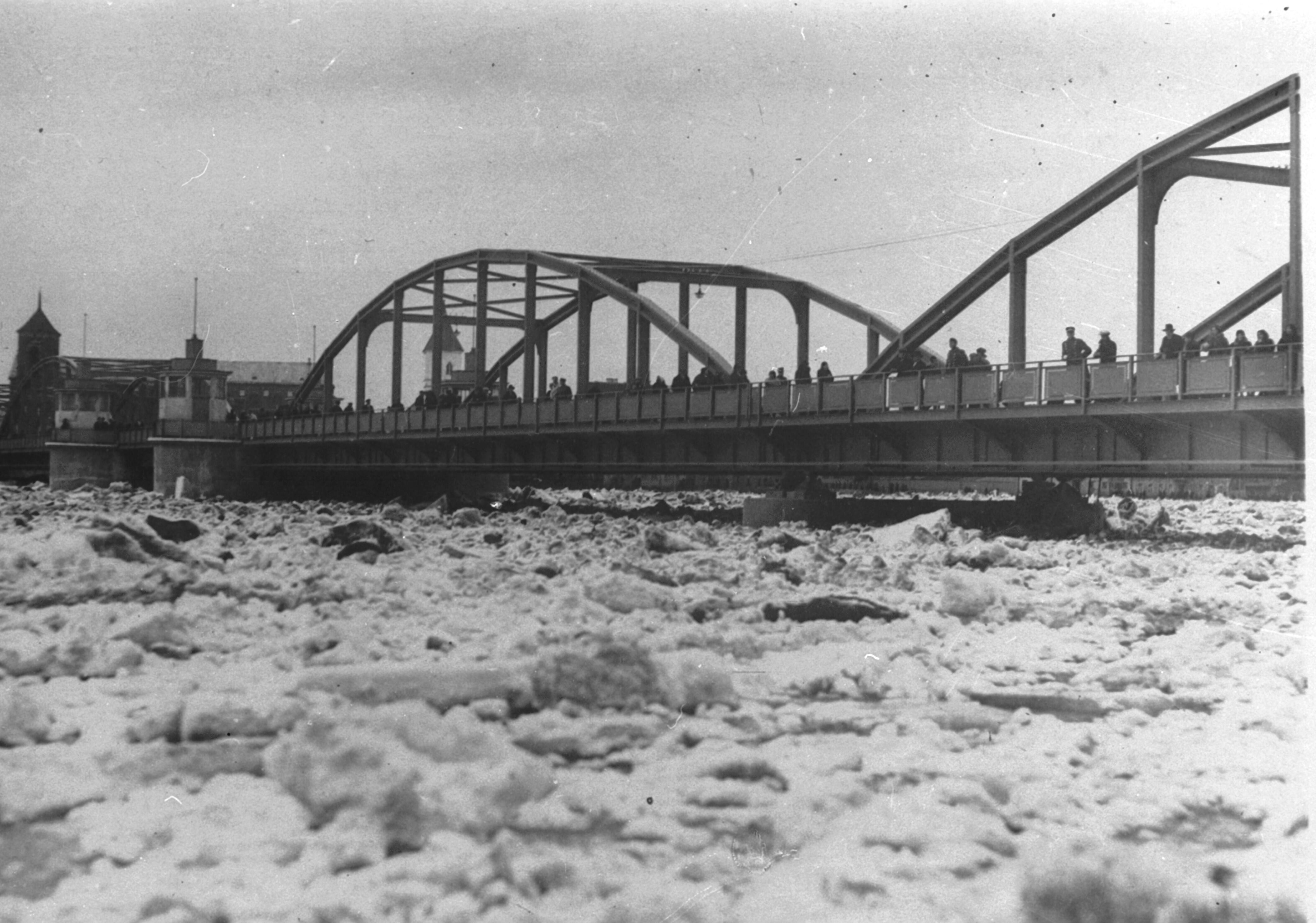 Stichija: potvynis ties Vytauto Didžiojo tiltu per Nemuną, Kaunas, 1931 m.