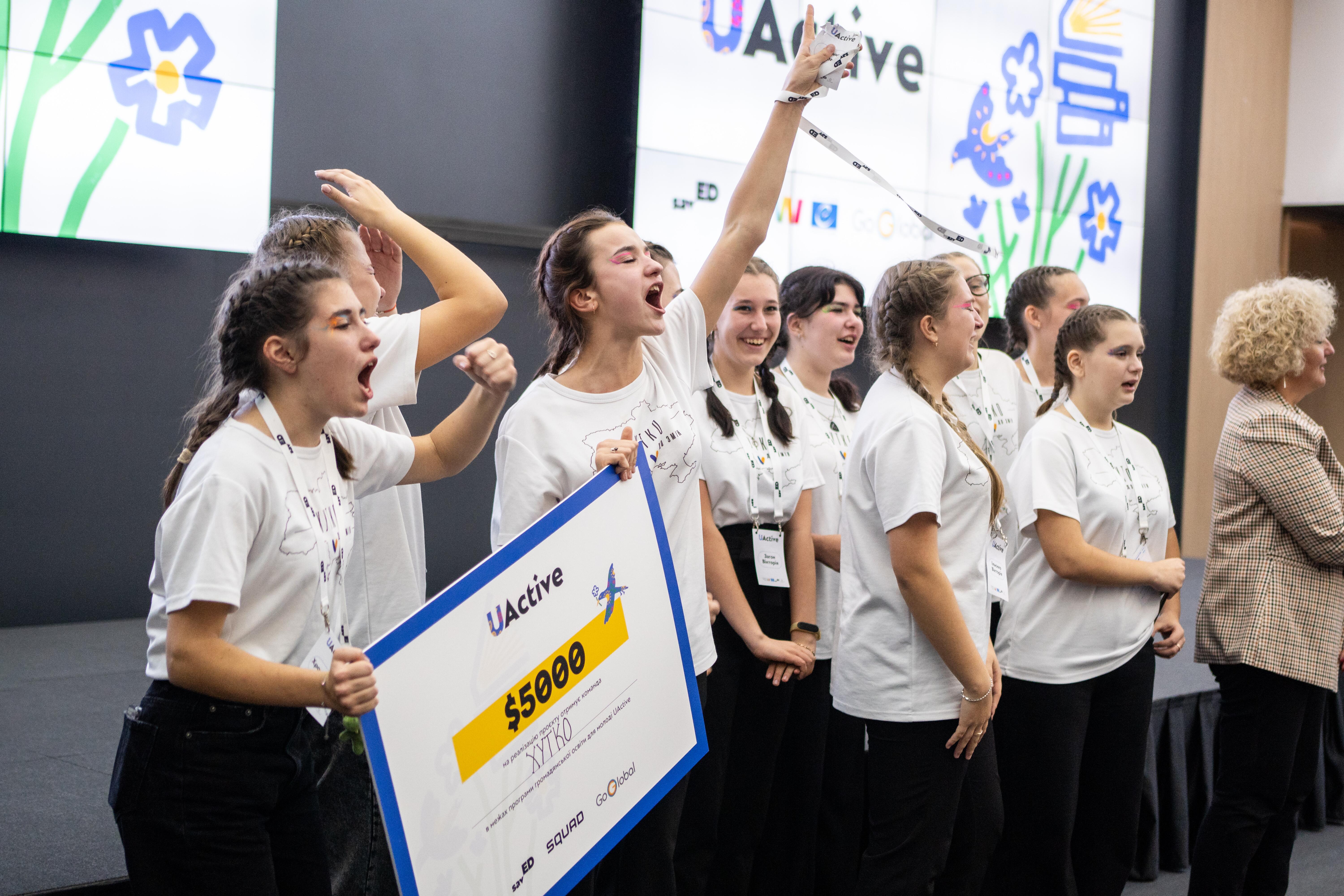 Įgūdžiai: programa „UActive“ skirta paaugliams. Jie kuria komandas, mokosi projektų valdymo, o tada gali gauti lėšų savo projektams įgyvendinti, kad padarytų ką nors prasmingo savo bendruomenėms.