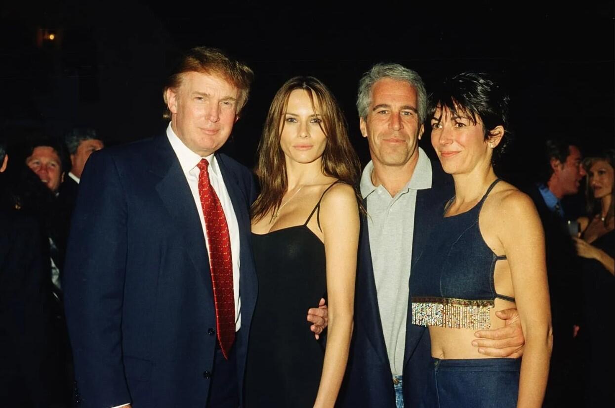 Donaldas Trumpas su Melania Trump ir Jeffrey Epsteinas su Ghislaine Maxwell (2000 m.)