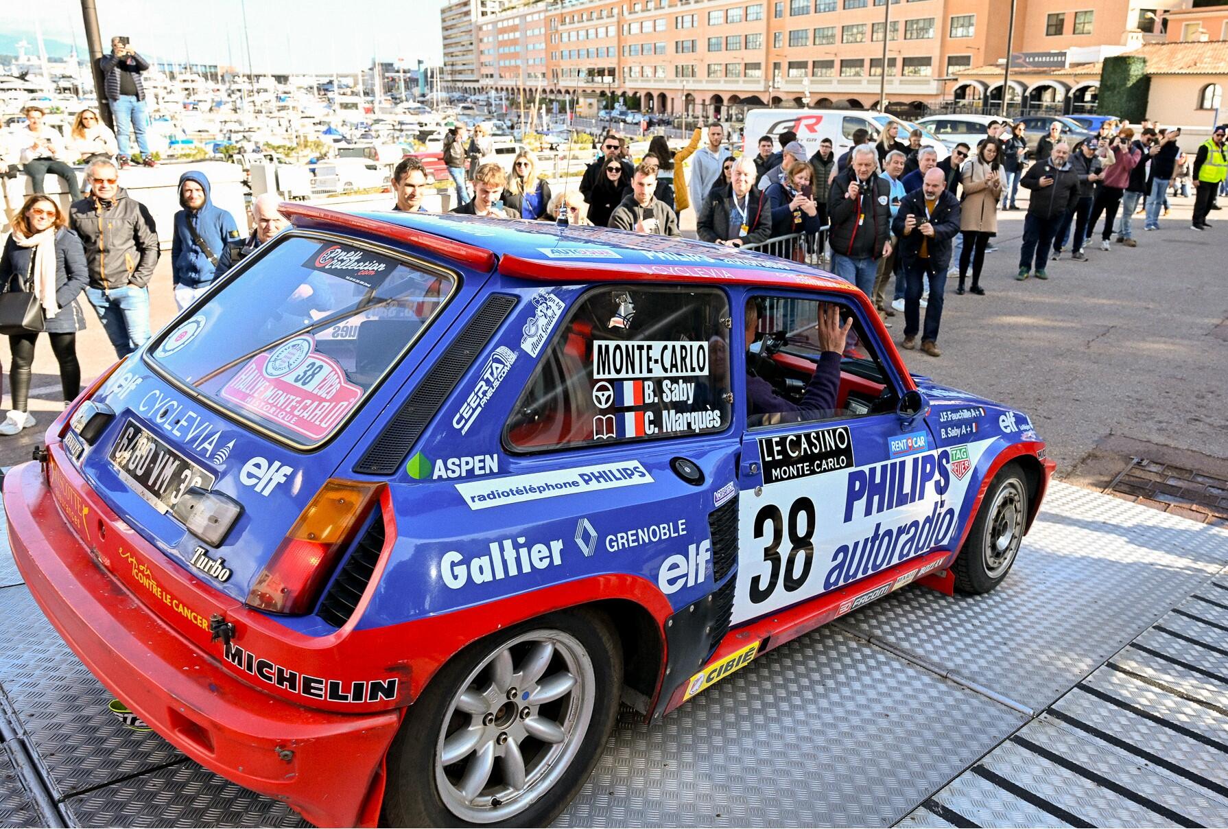 Neišskiriami: prancūzas B. Saby vairavo 1980-ųjų „Renault 5 Turbo“, kuriuo praeityje yra dalyvavęs pasaulio ralio čempionate (WRC).