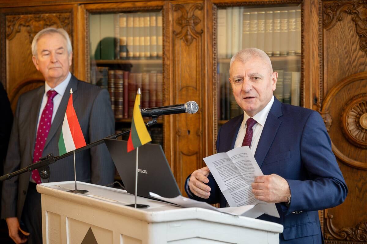 Svečias: G. Diczhazis (dešinėje) džiaugėsi, kad Kaune pristatomi Vengrijos mediko pasiekimai.
