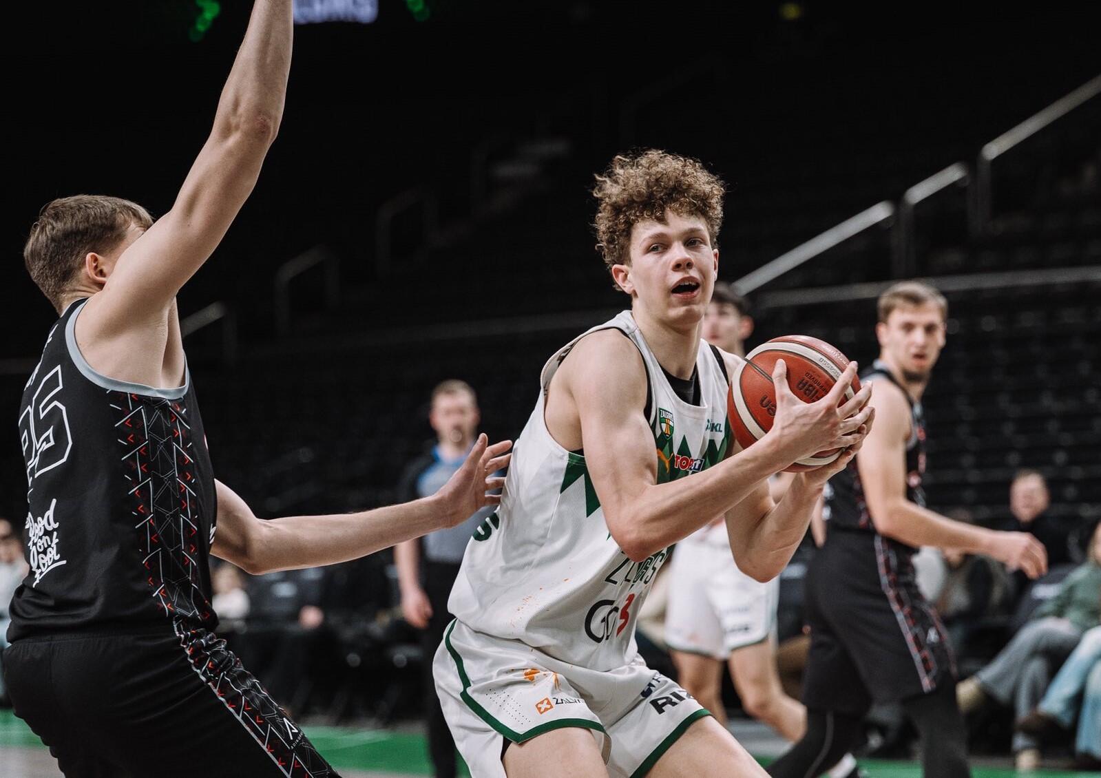 Žalgirietis: Eurolygos ekspertų nuomone, I. Štombergas (su kamuoliu) – vienas perspektyviausių jaunių turnyro Abu Dabyje krepšininkų.
