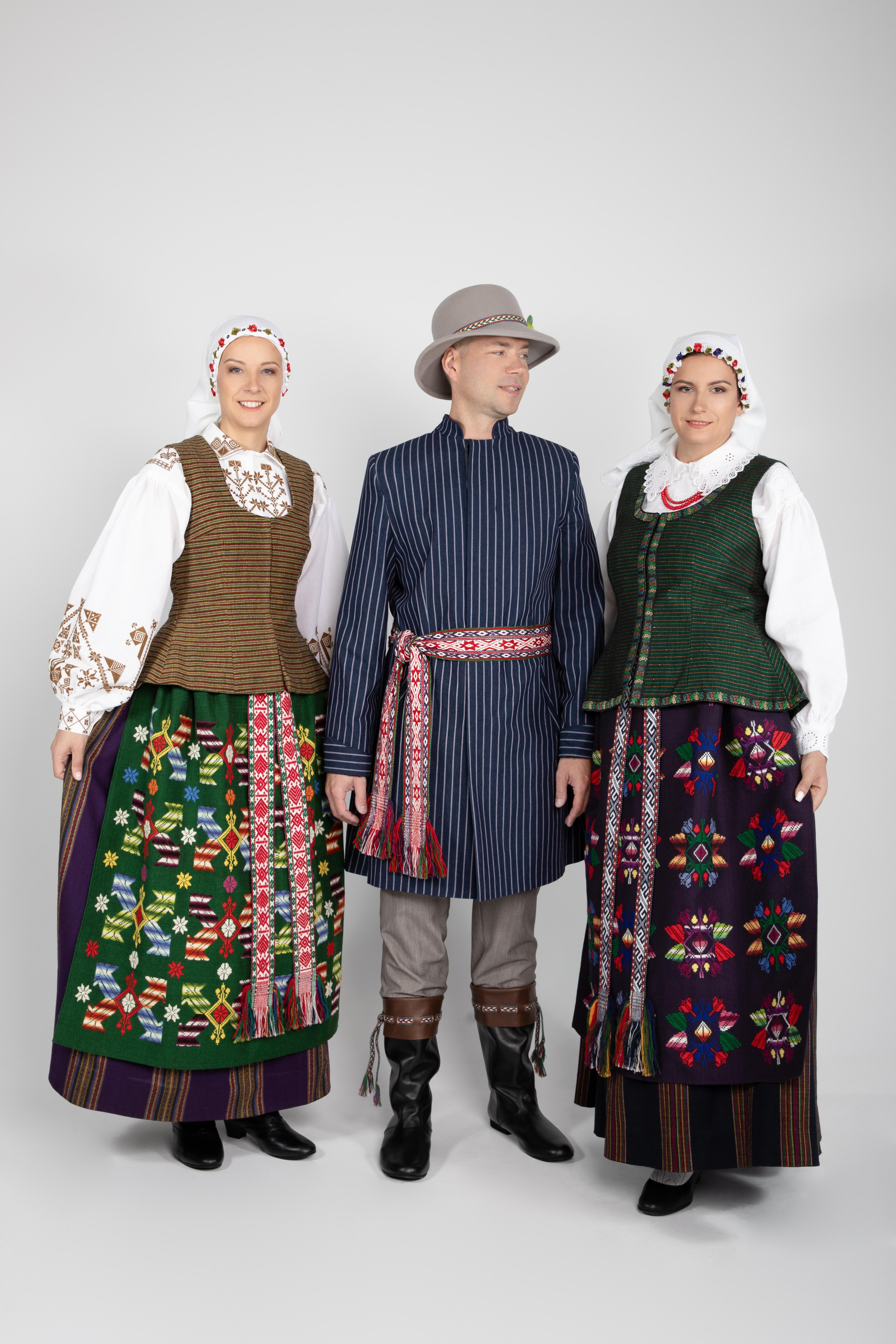 Tikrų tikriausi: labai svarbu išsaugoti tautinio kostiumo tradiciją, susiformavusią dar XIX a., todėl „Rūtos žaliosios“ komanda siuva tik autentiškus kostiumus.