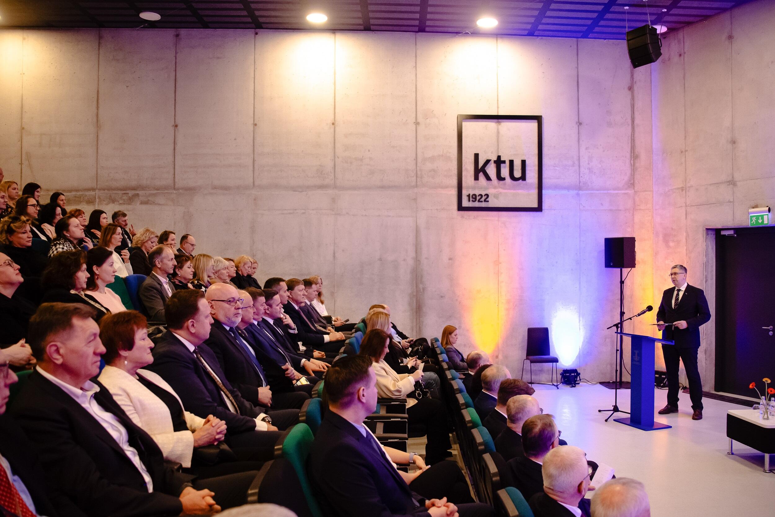 KTU Ekonomikos ir verslo fakulteto Finansų profesorius dr. Rytis Krušinskas