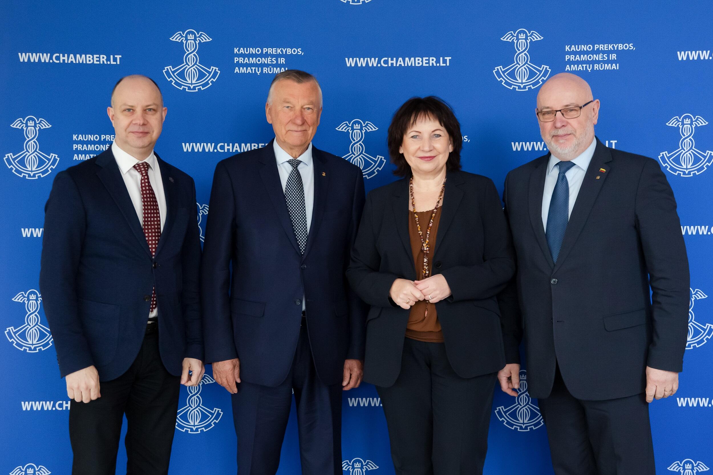 Kauno prekybos, pramonės ir amatų rūmų verslo forumo svečiai ir KPPAR prezidentas