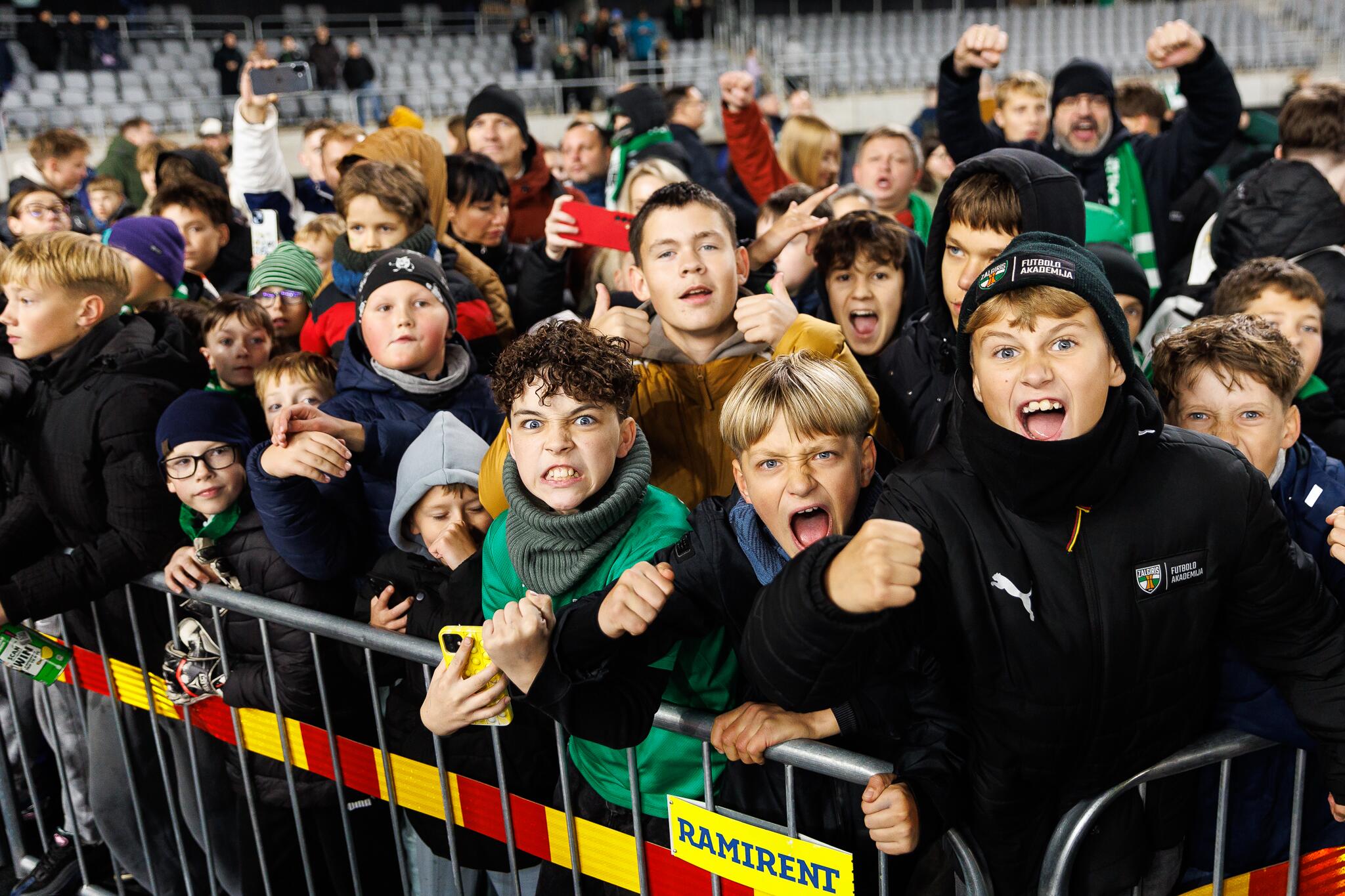 Mažieji sirgaliai stadione