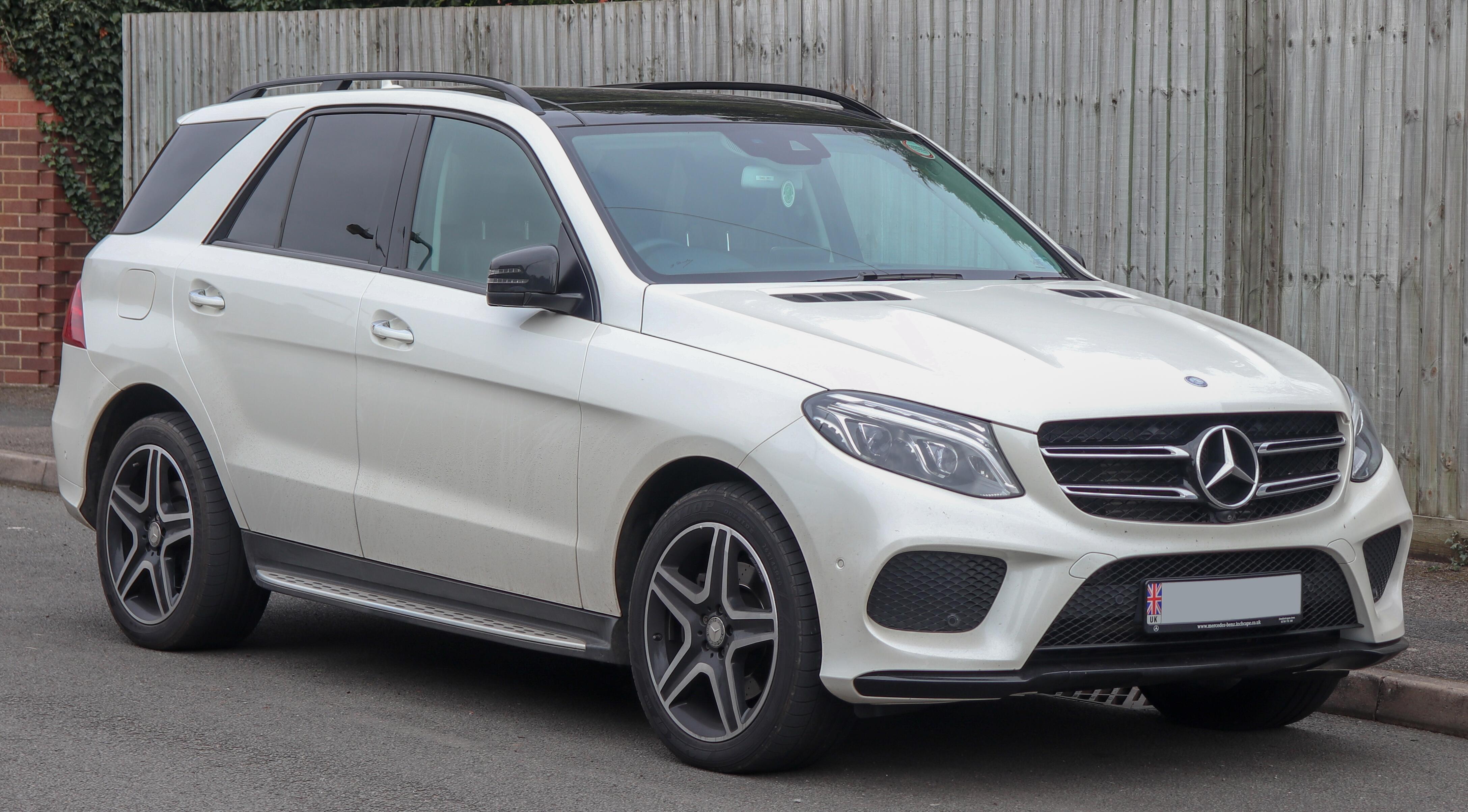 Priedai: norint iš tiesų mėgautis M klasės „Mercedes“ privalumais, reikėtų vengti bazinės komplektacijos.