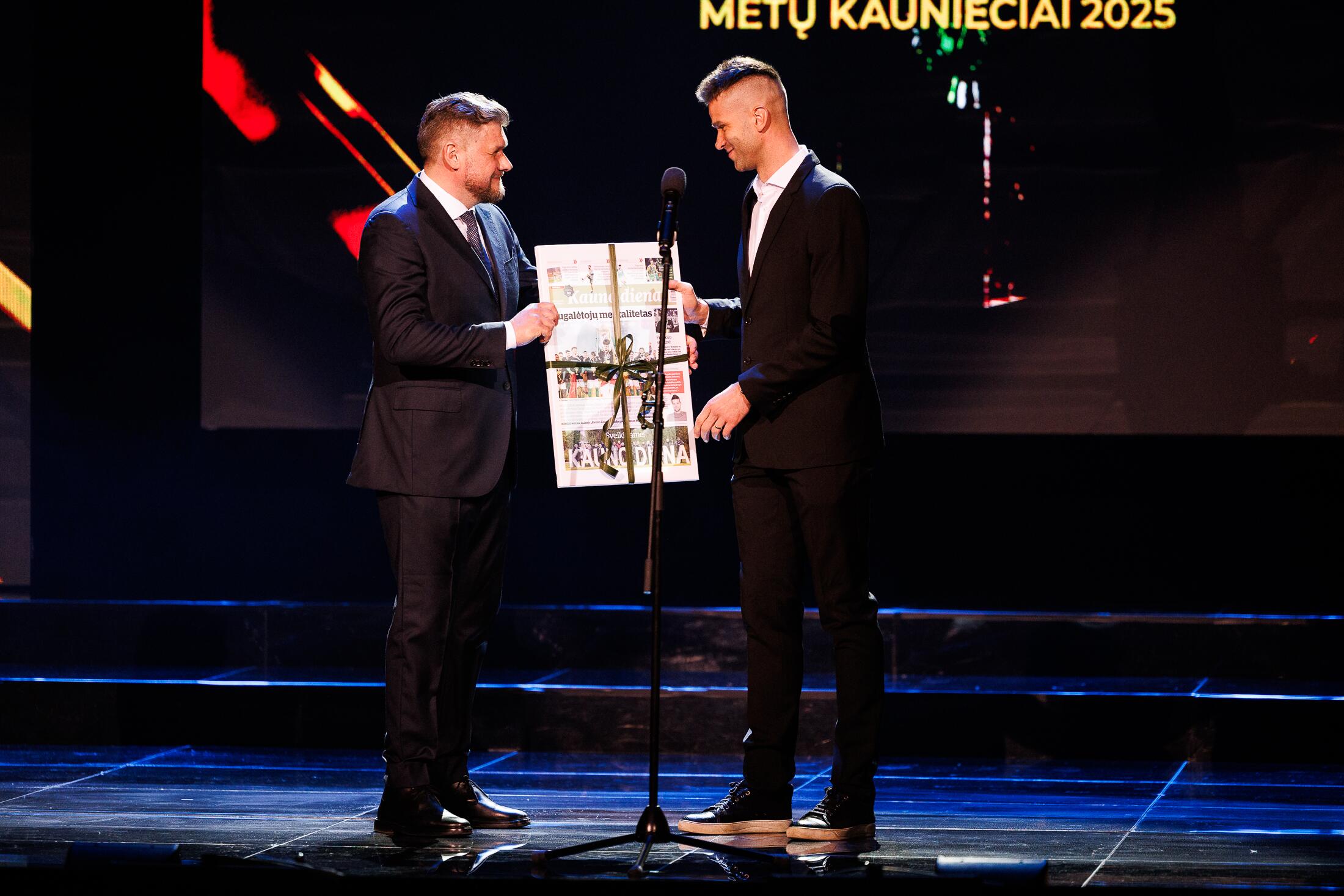 Žodis: T. Širvinskas M. Kalniečio vadovaujamam futbolo klubui linkėjo tokios pat sėkmės kaip ir krepšininkams.