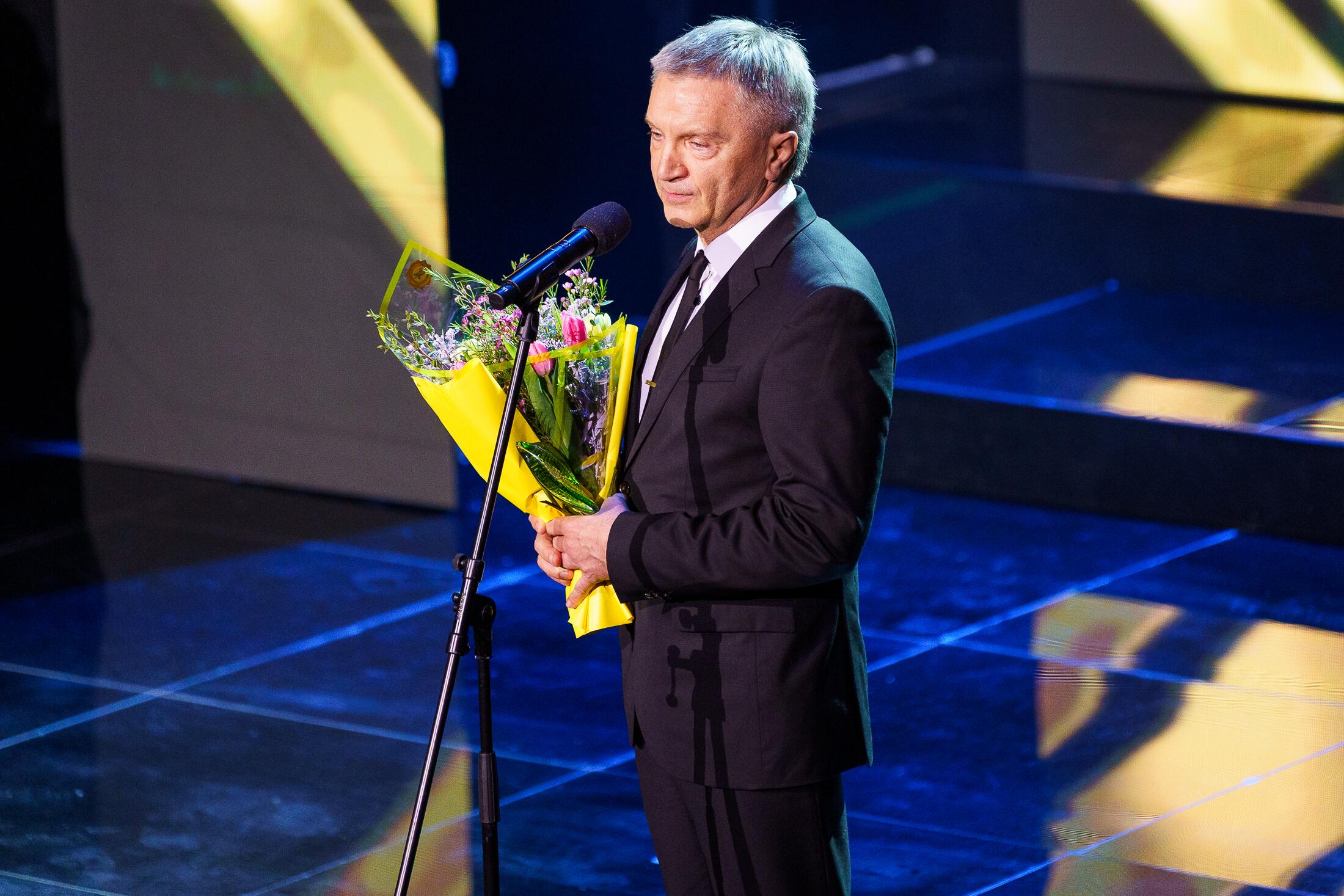 Jautru: „Metų misijos“ statulėlė atiteko  ne vieną vaiką išgelbėjusiam prof. R. Kėvalui.