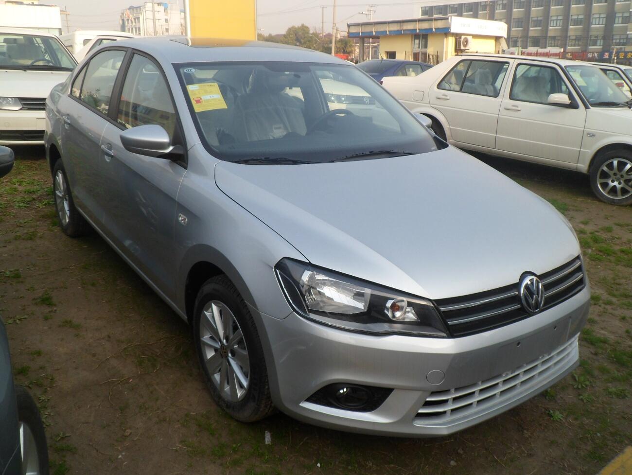 Komfortas: Tauragės gyventojos įšildytame automobilio salone vagis turbūt nesušalo.