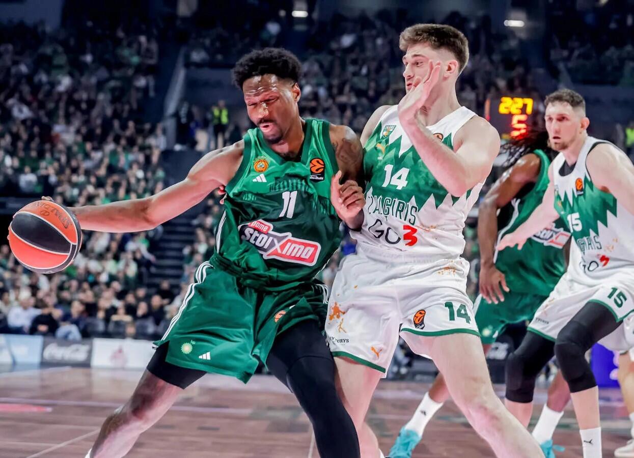 Pažįstamas: buvusiam žalgiriečiui N. Hayesui-Davisui (su kamuoliu) šis mačas su kauniečiais – pirmasis vilkint „Panathinaikos“ marškinėlius.
