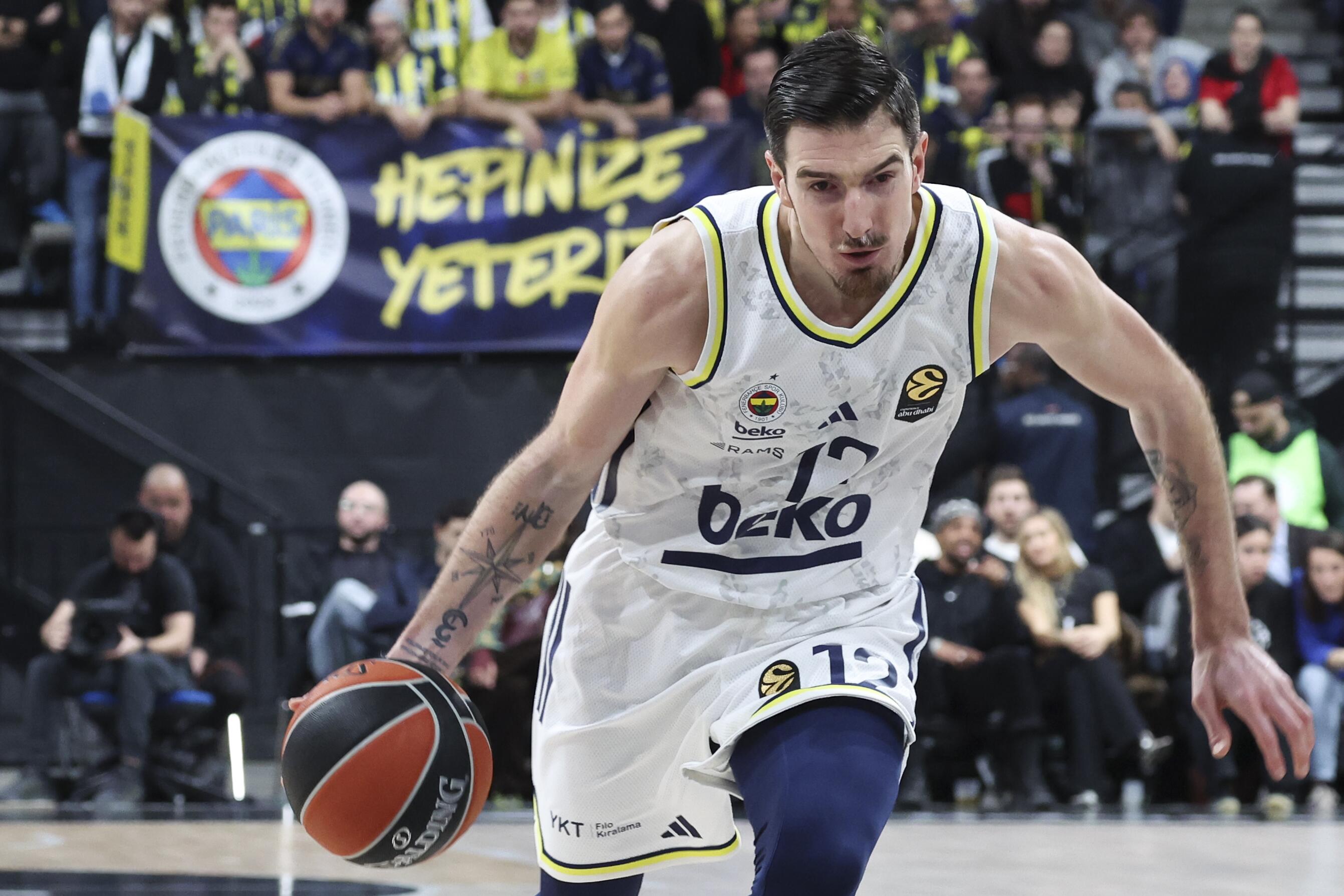 Vedlys: traumų šienaujamą „Fenerbahče“ mėgina tempti 38-erių veteranas N. De Colo.